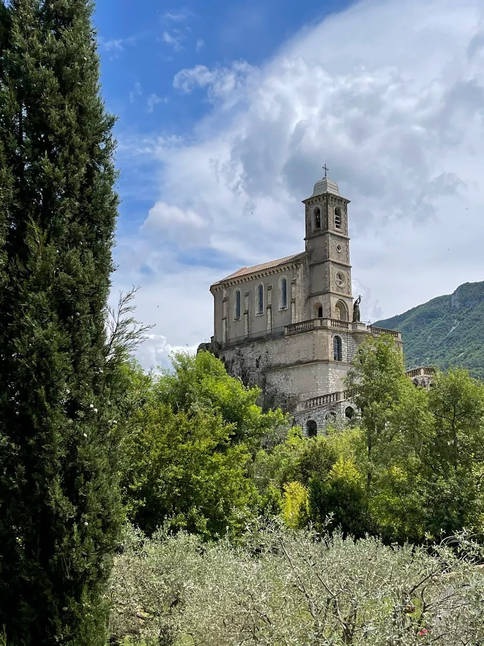 Luxe appartement met zwembad aan de Mont-Ventoux in Montbrun-les-Bains