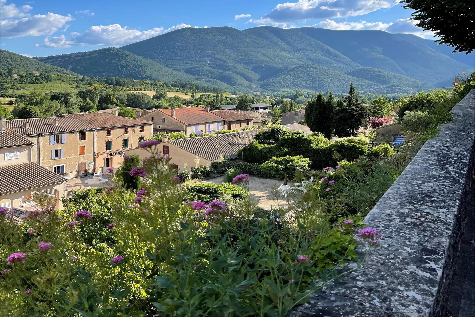 Luxe appartement met zwembad aan de Mont-Ventoux in Montbrun-les-Bains