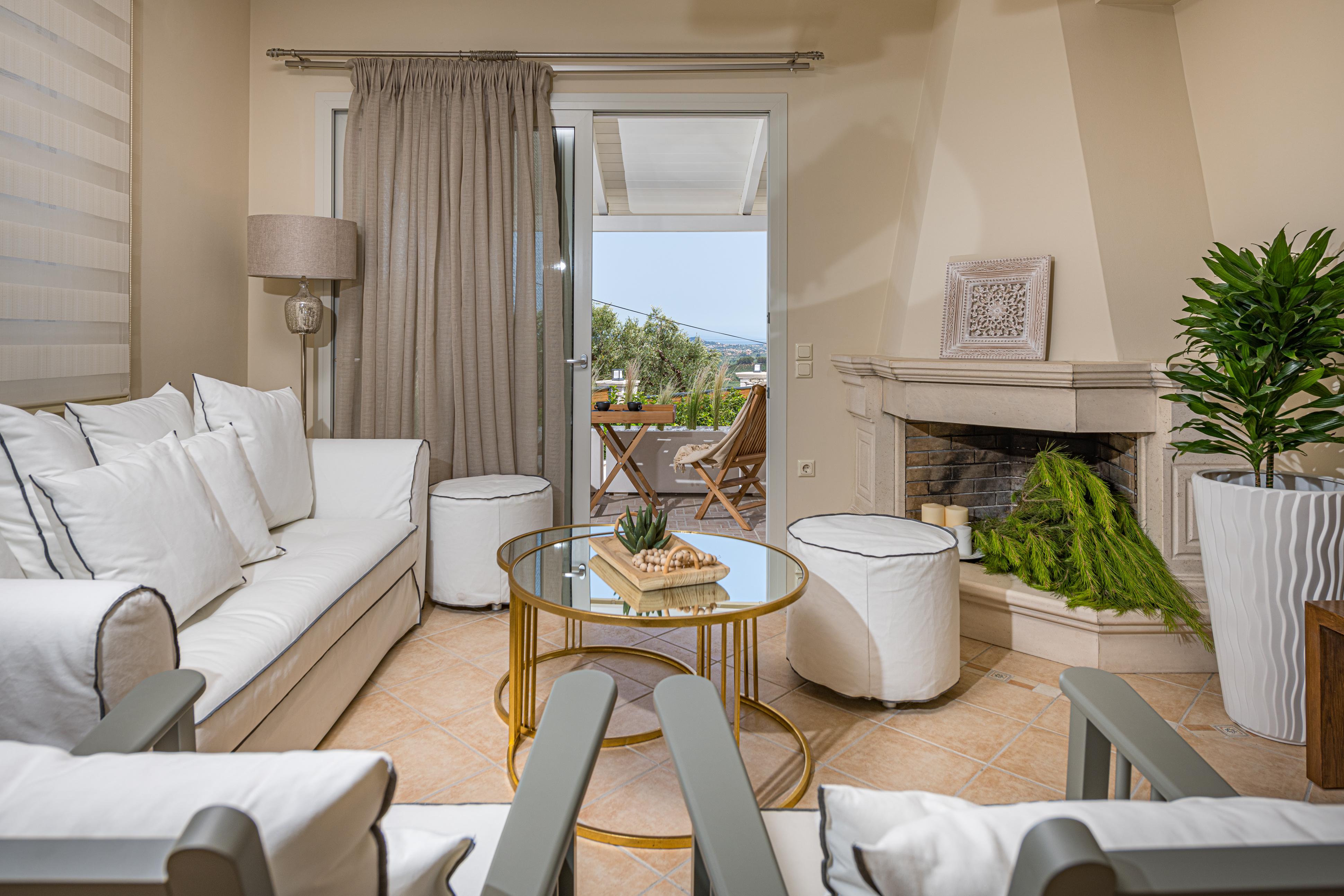 Aithra Country House