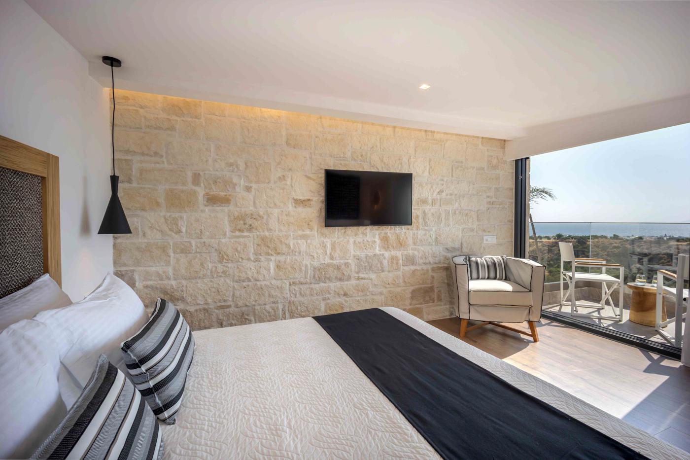 Diamond Stone Suites