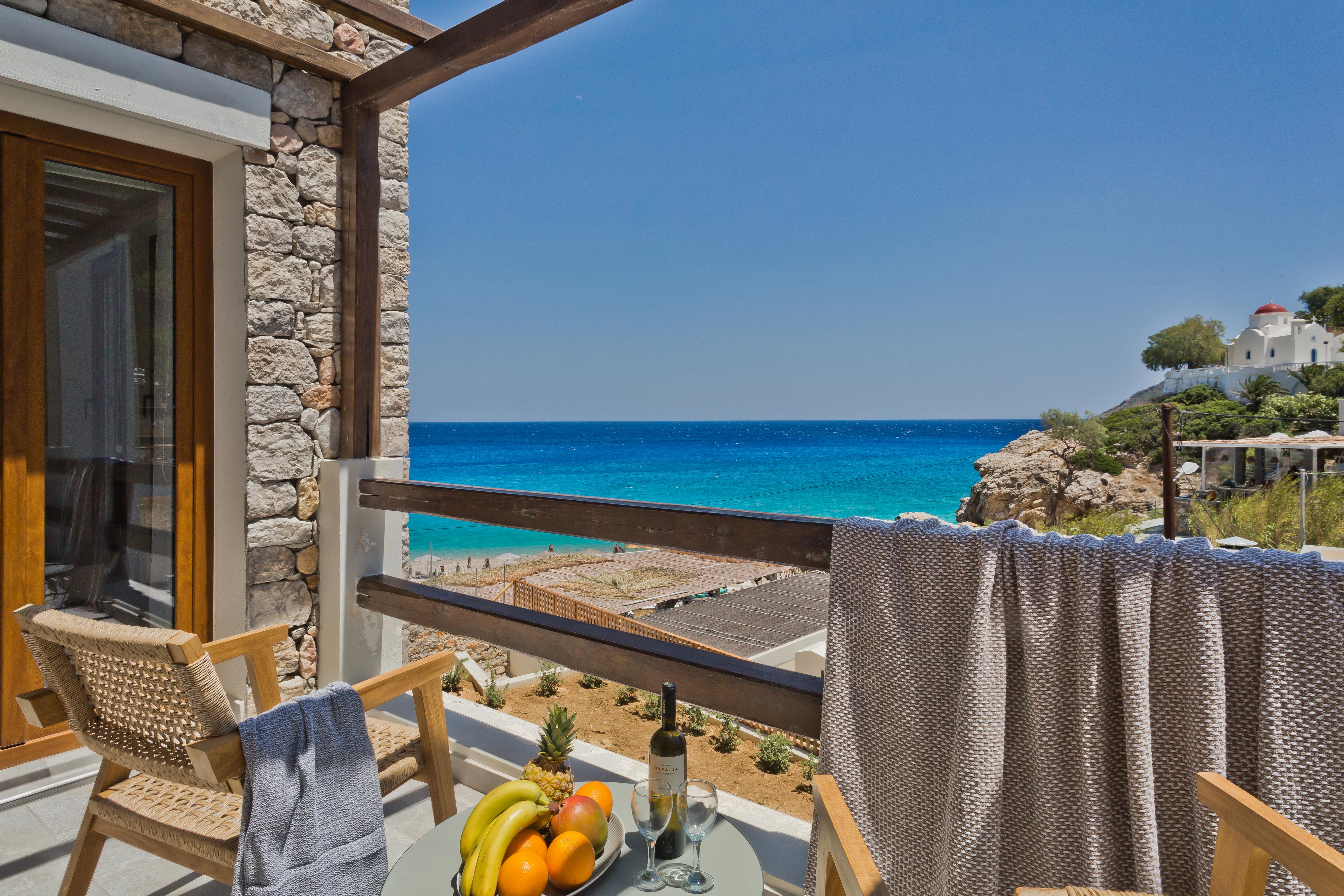 Ypsilos Beach Suites