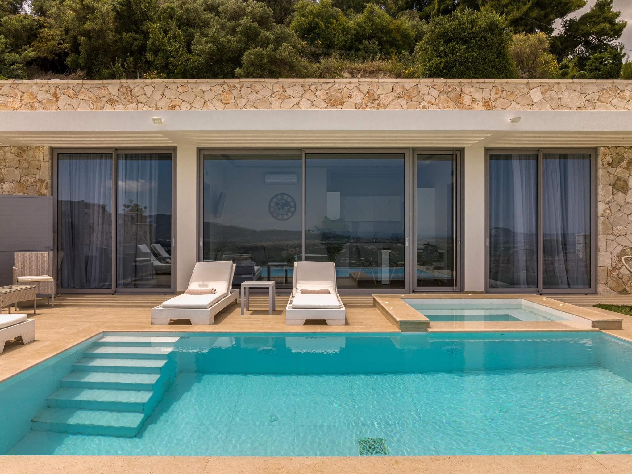 Pietra Cave Apartments