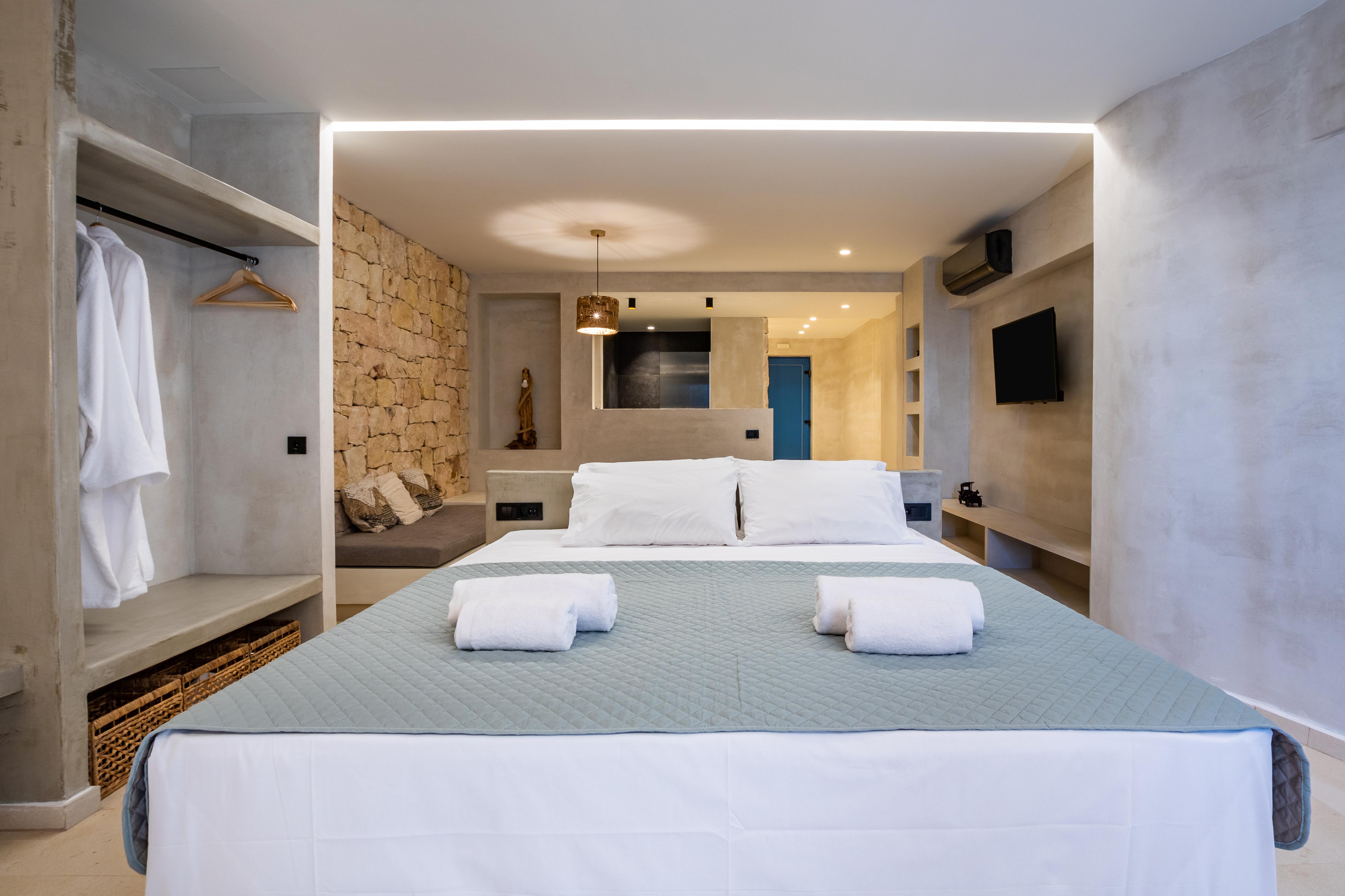 Almyra boutique suites