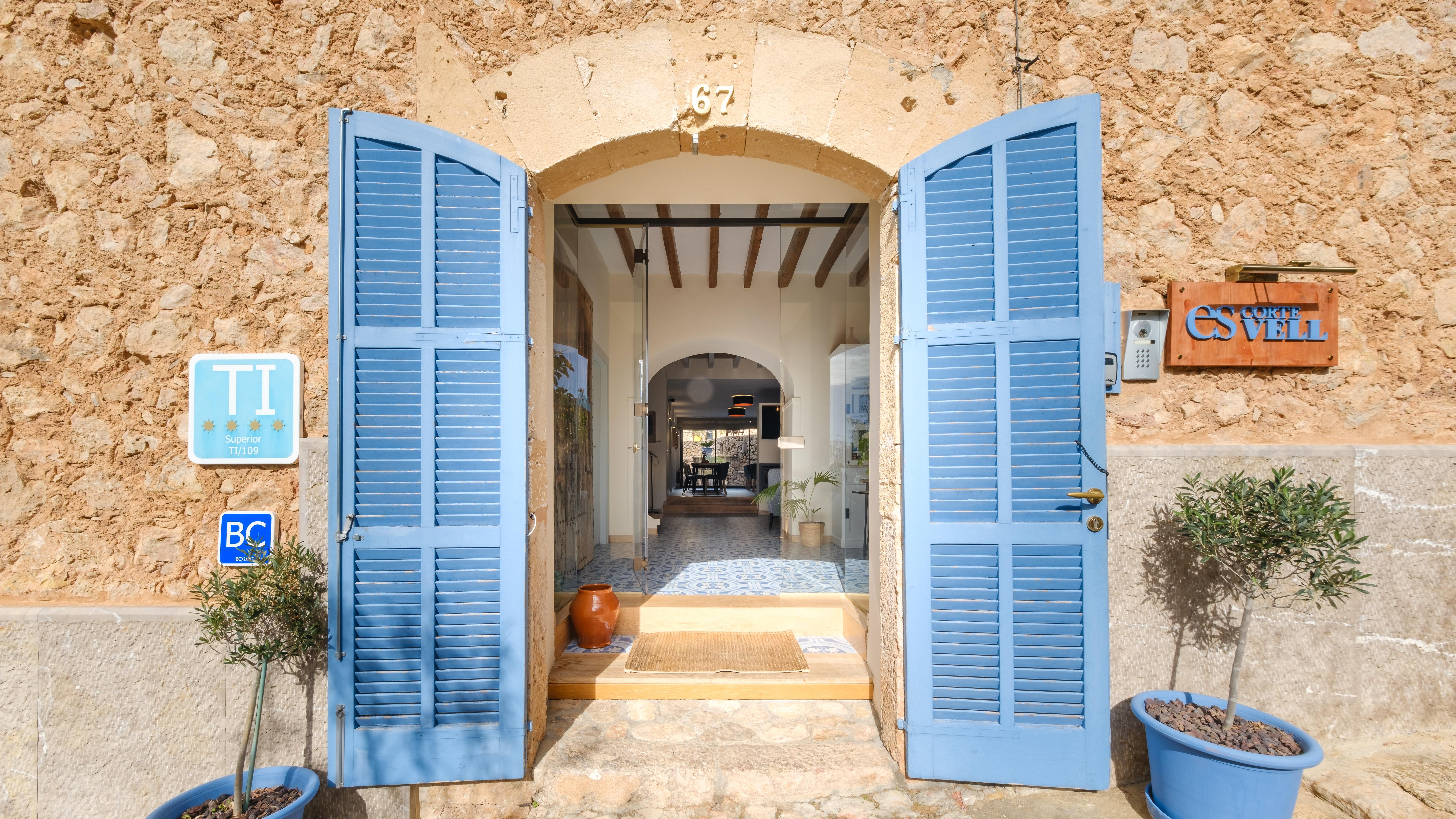 Es Corte Vell Inland Hotel