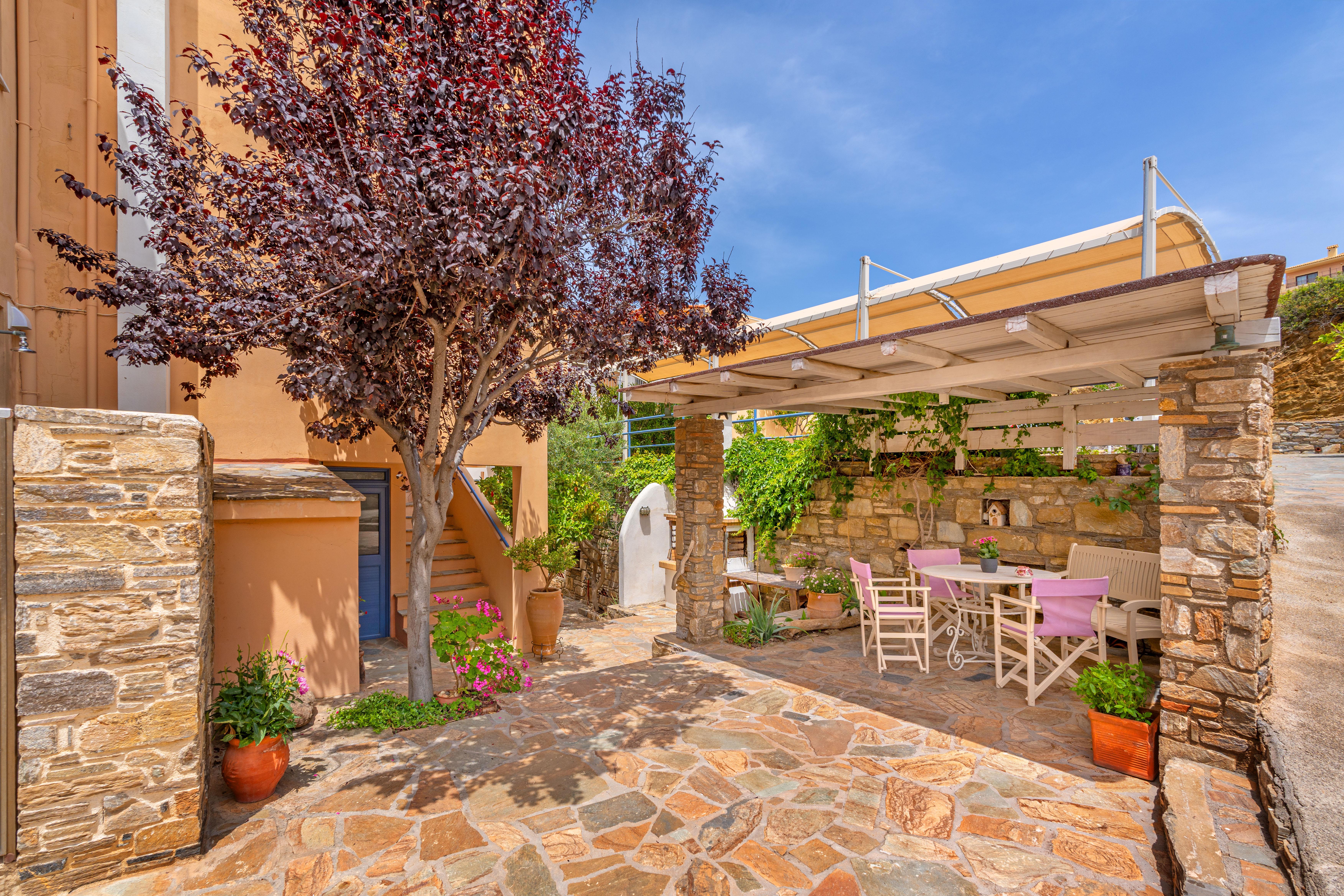 Niovi Seaview Apartments