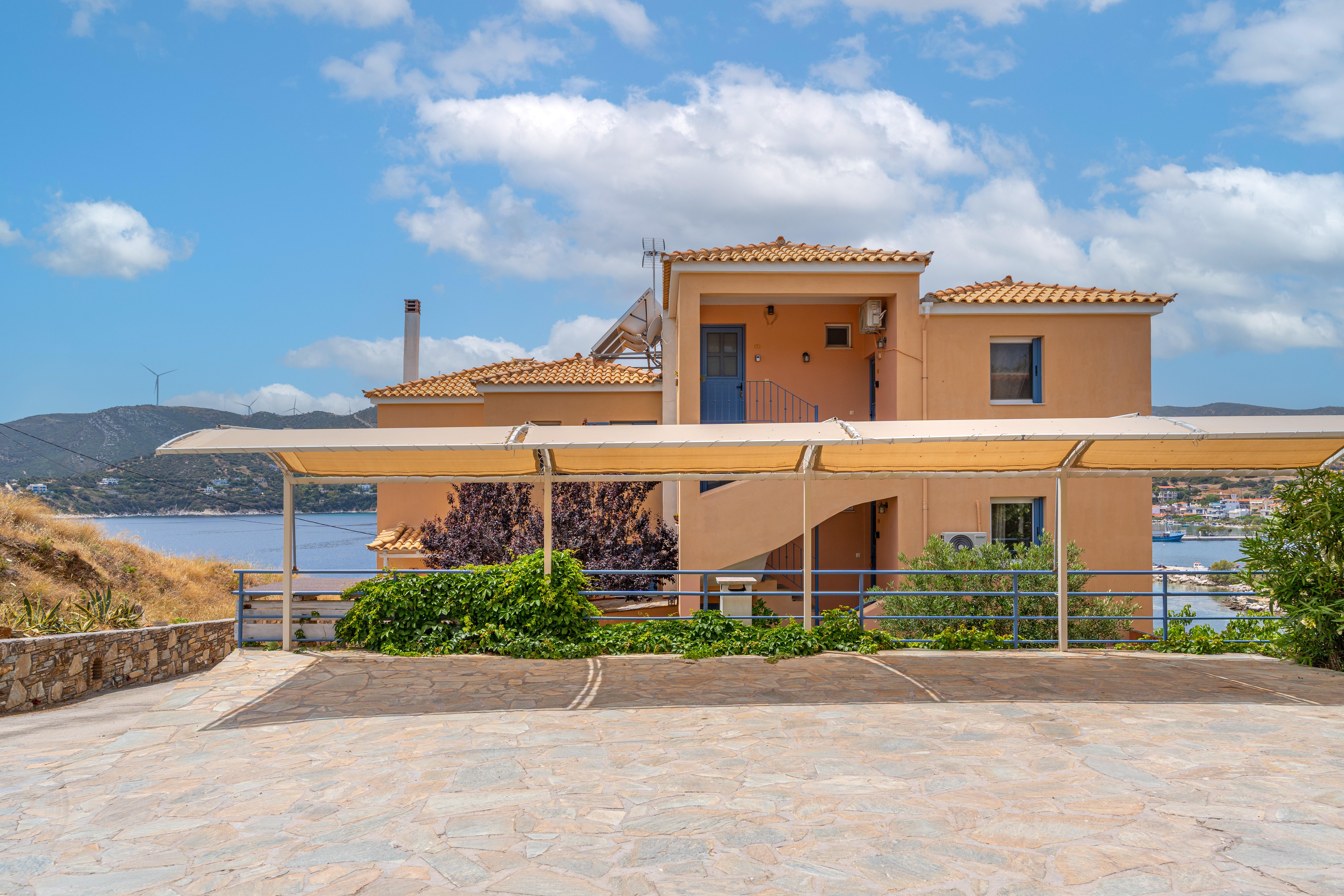 Niovi Seaview Apartments