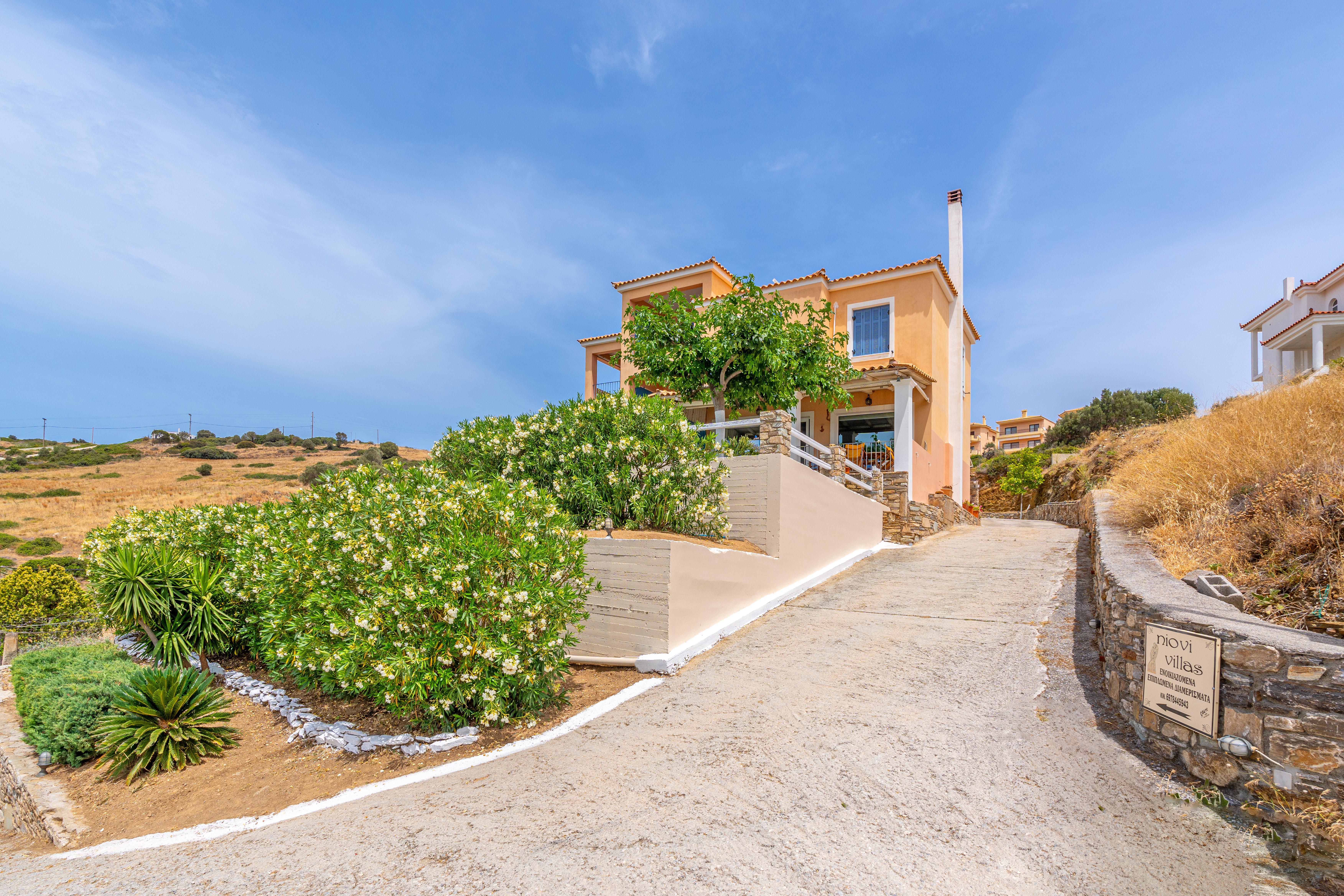 Niovi Seaview Apartments