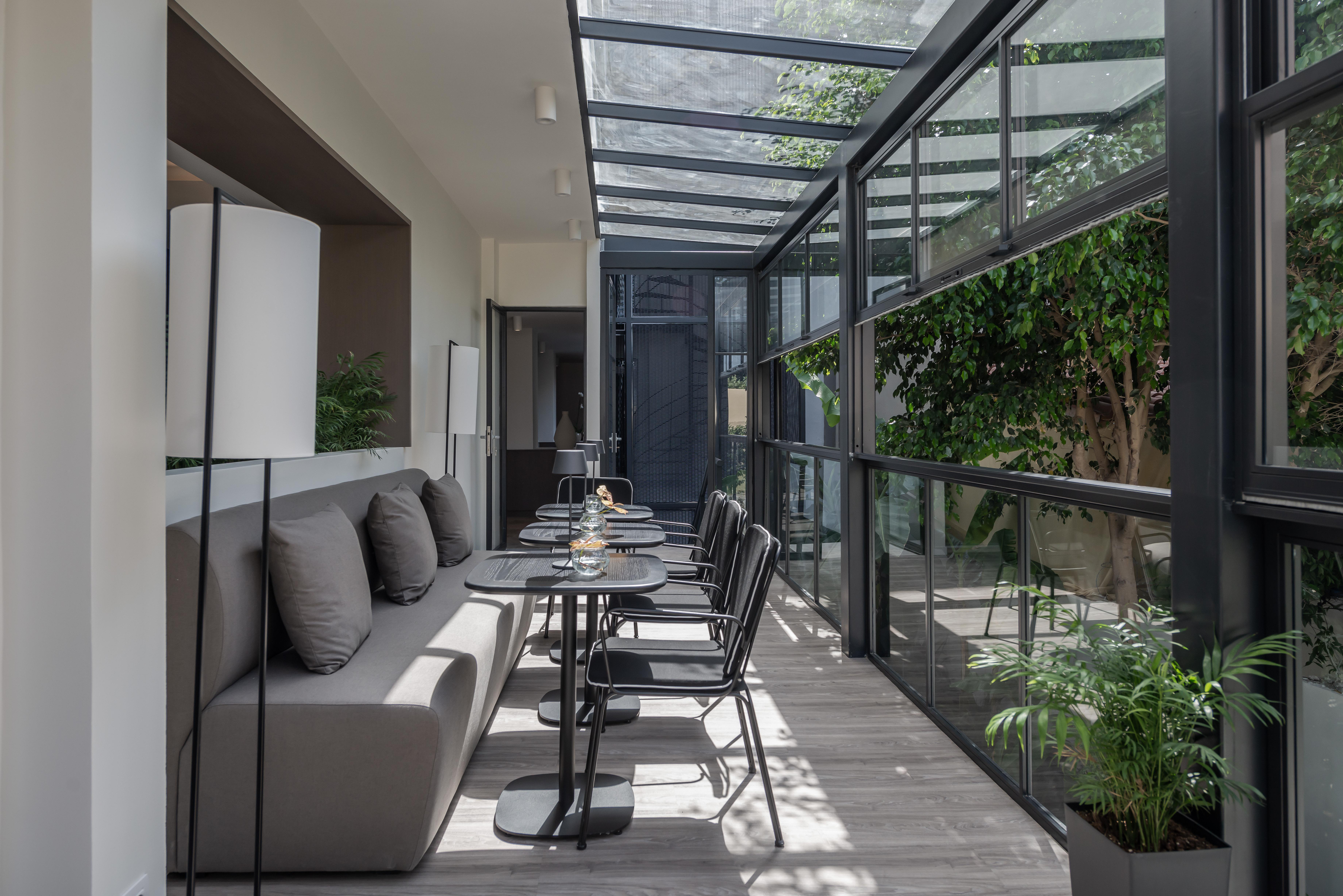 Bitzaro Hotel in town