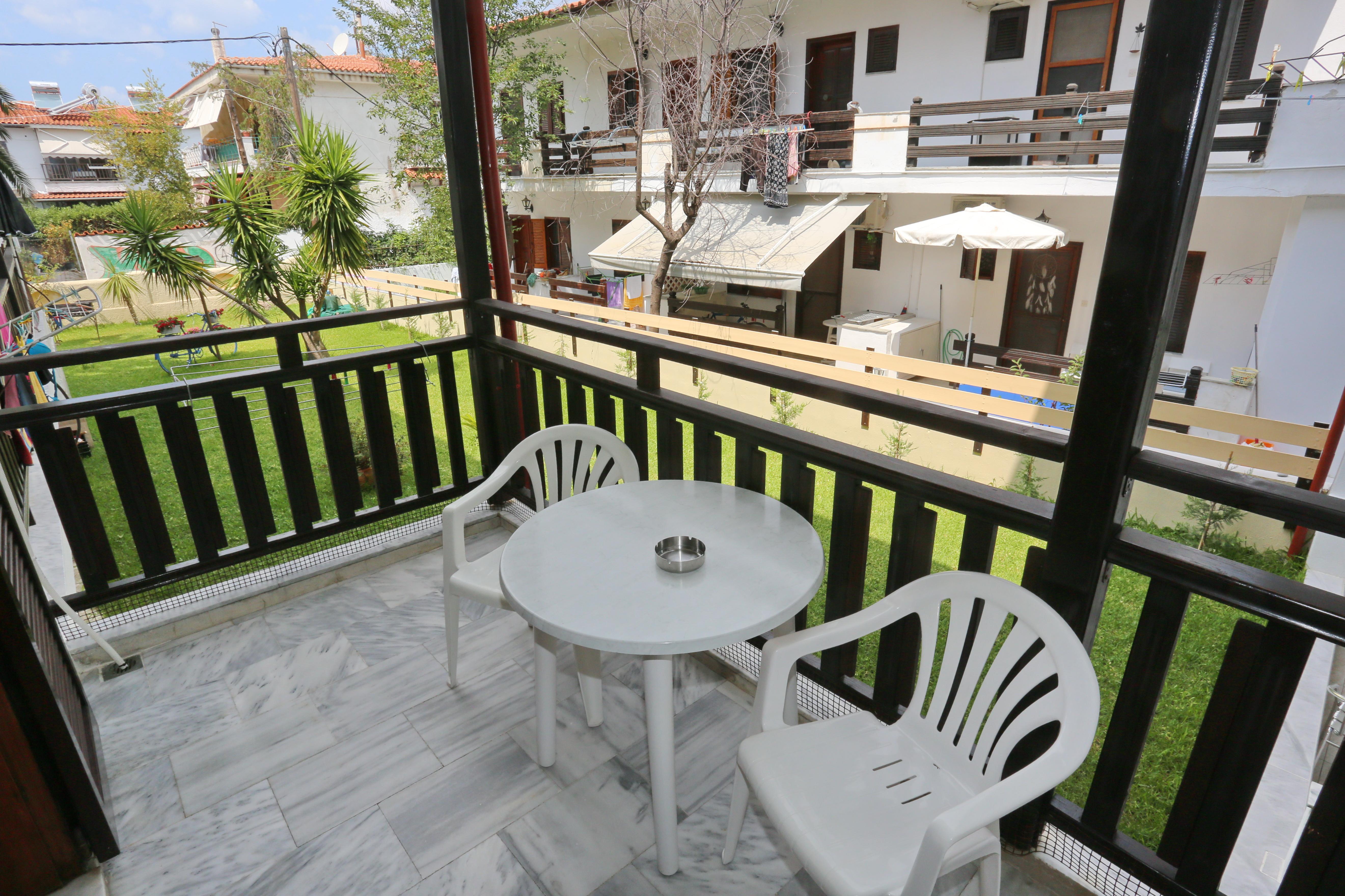 Pella House Studios & Apartments