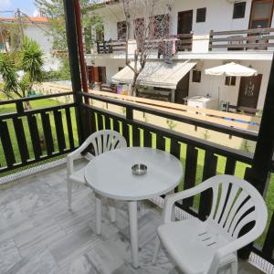 Pella House Studios & Apartments Pella House Studios & Apartments