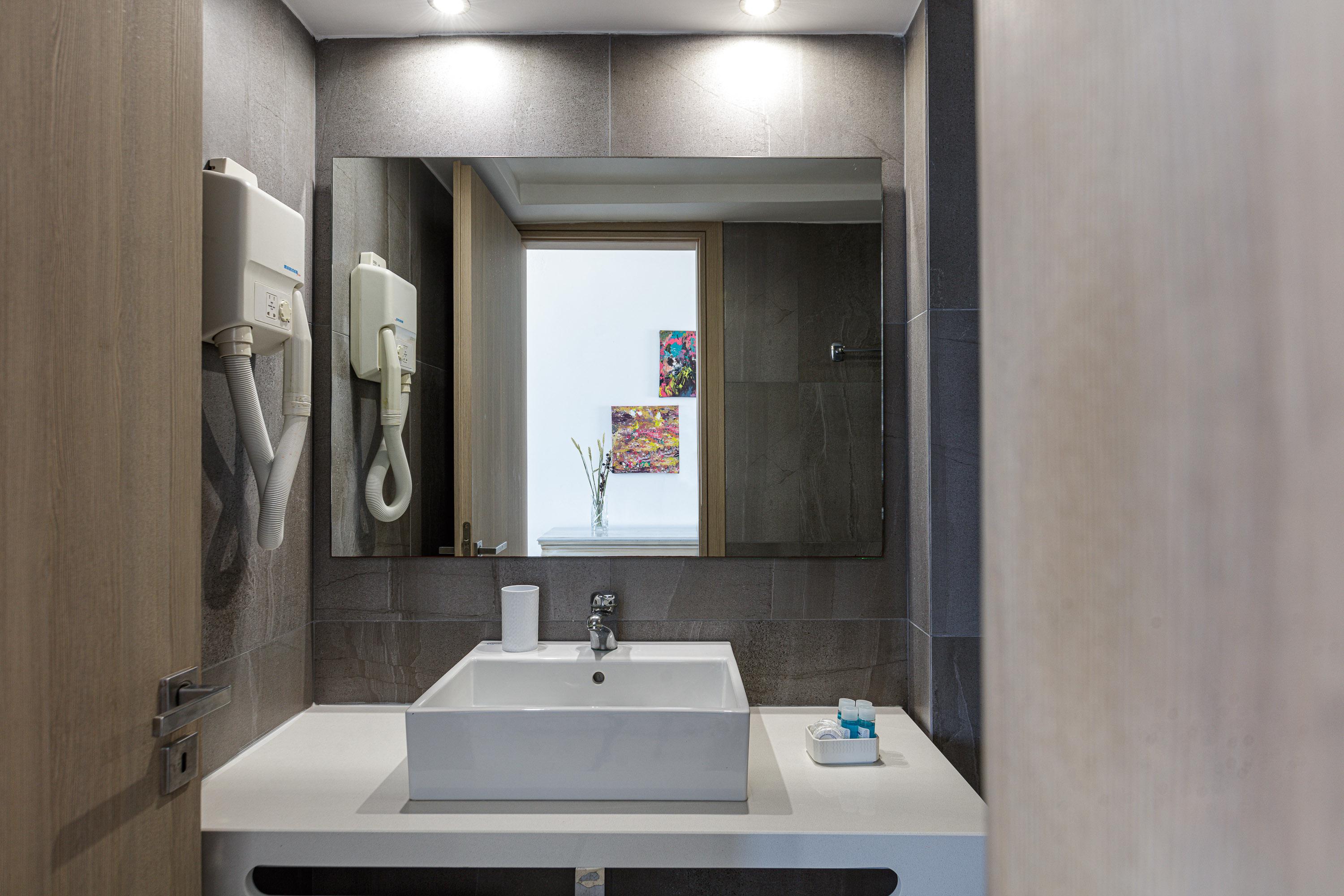 Golden Bay Hotel & Bungalows