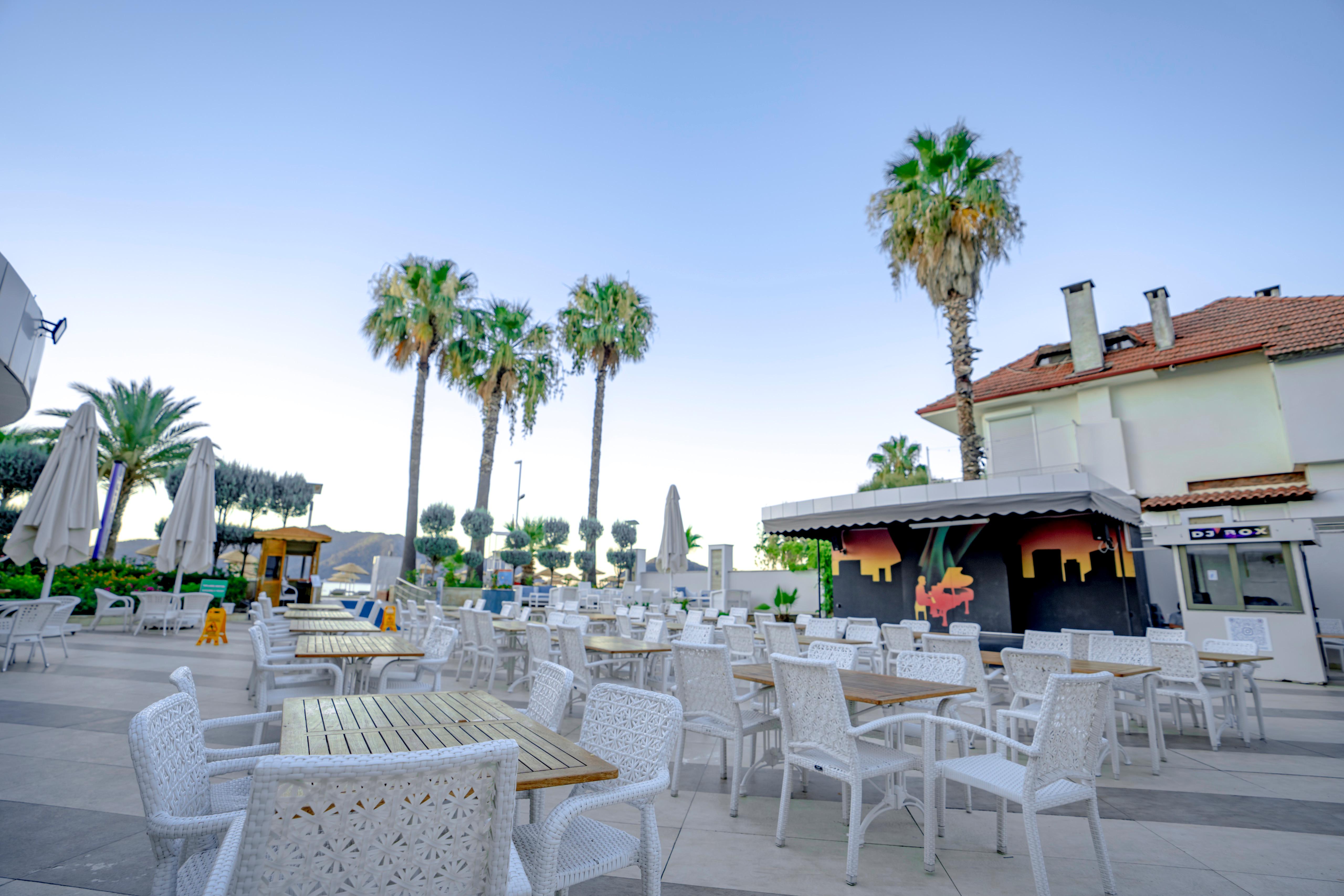 Hotel Golden Rock Beach