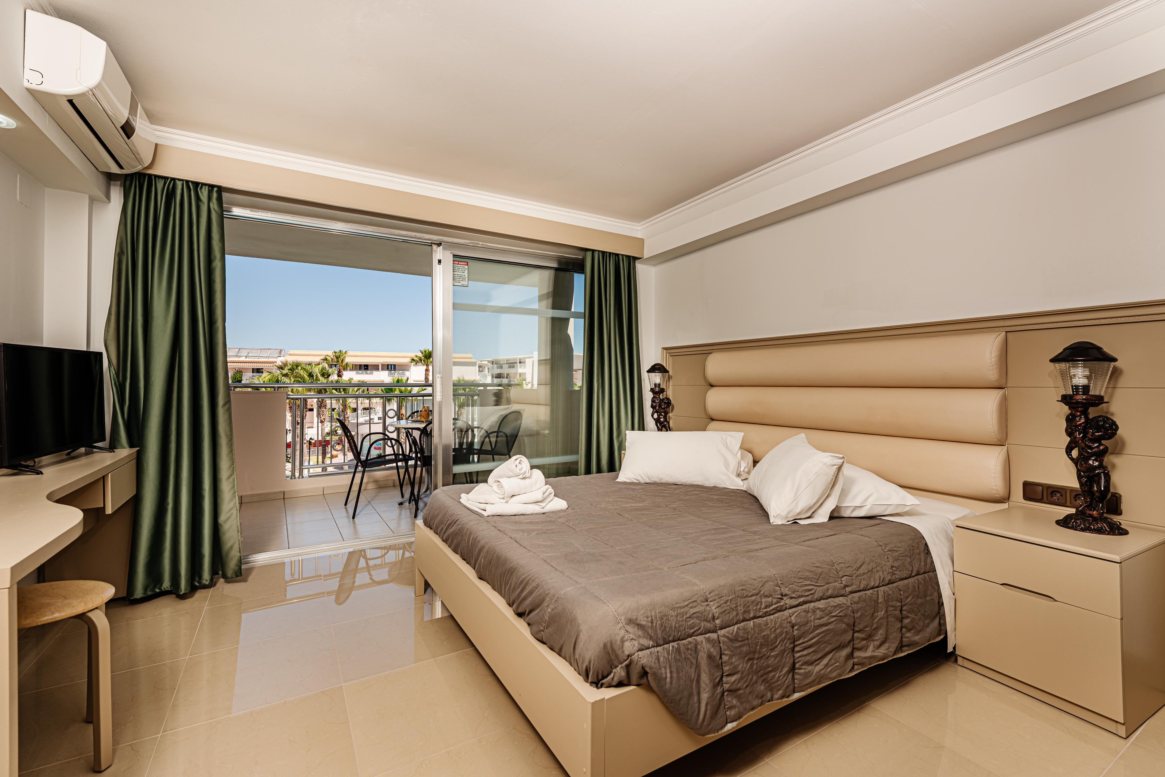 Caretta Beach Hotel & Waterpark