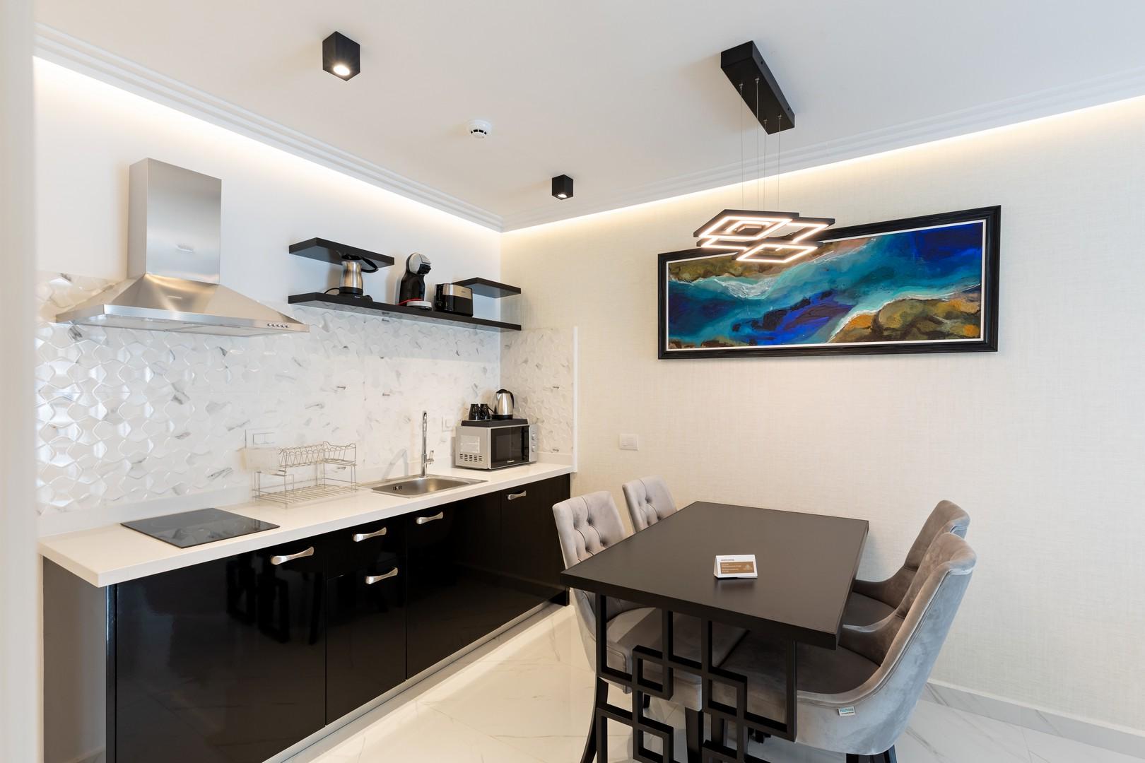 Lazar Lux & Beach Walk Apartment Suites