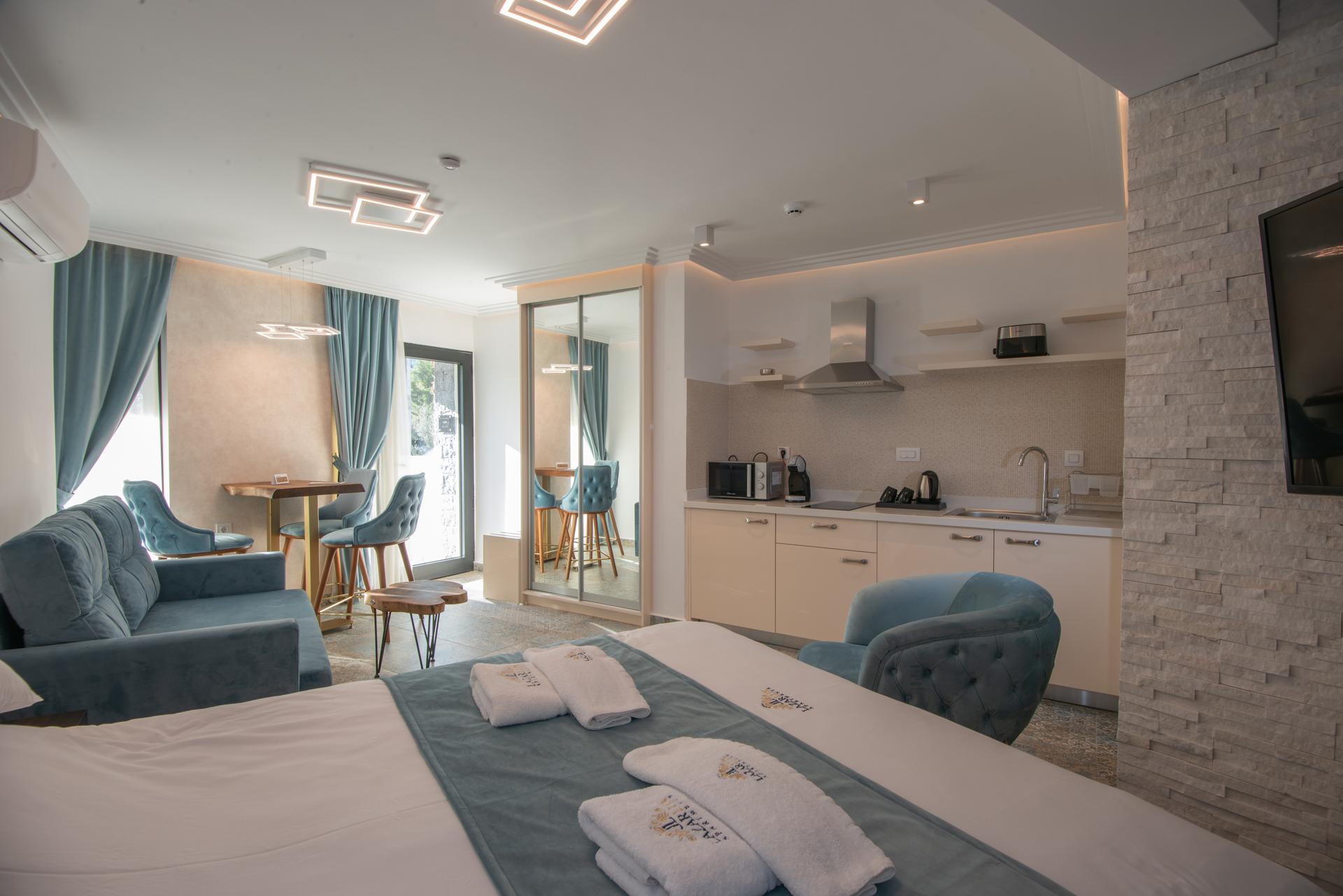 Lazar Lux & Beach Walk Apartment Suites