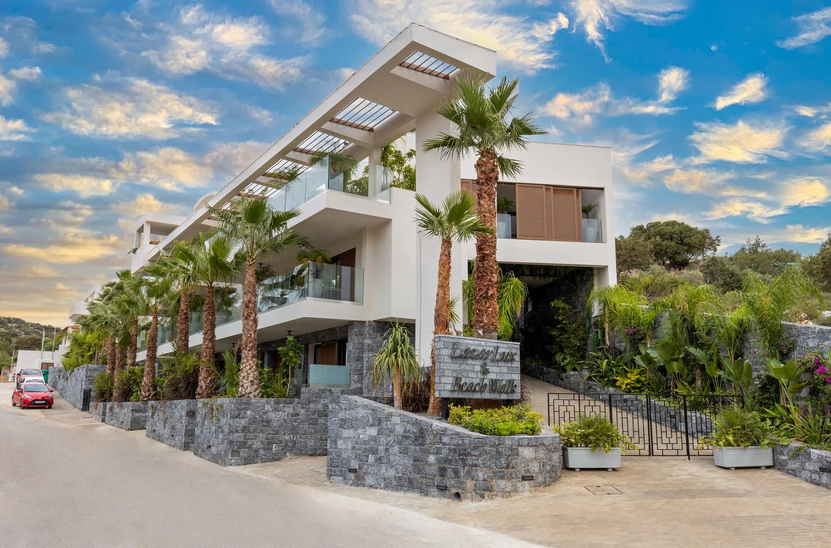 Lazar Lux & Beach Walk Apartment Suites