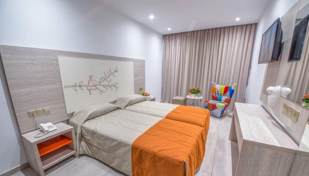 Hotel Nicholas Color