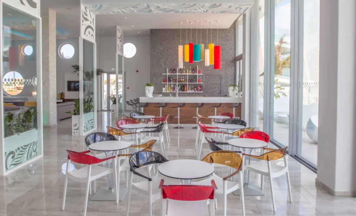 Hotel Nicholas Color