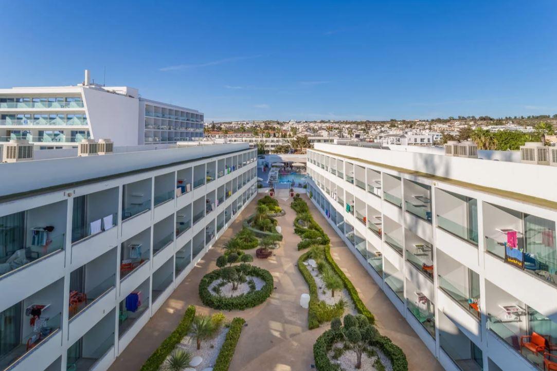 Hotel Nicholas Color