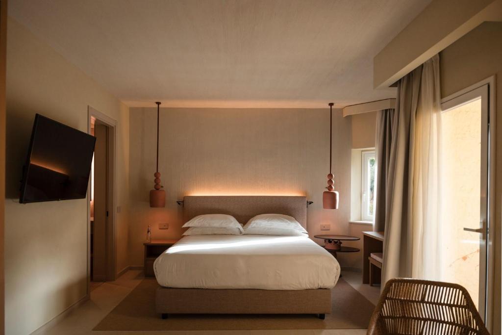 Mangia's Brucoli Sicily, Autograph Collection