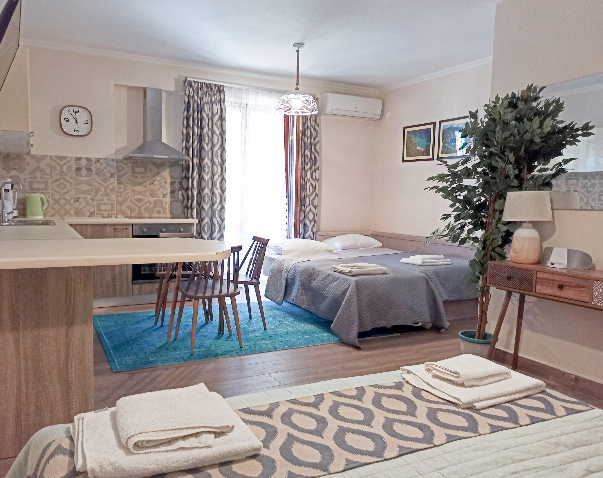 Captain's Seafront Apartments