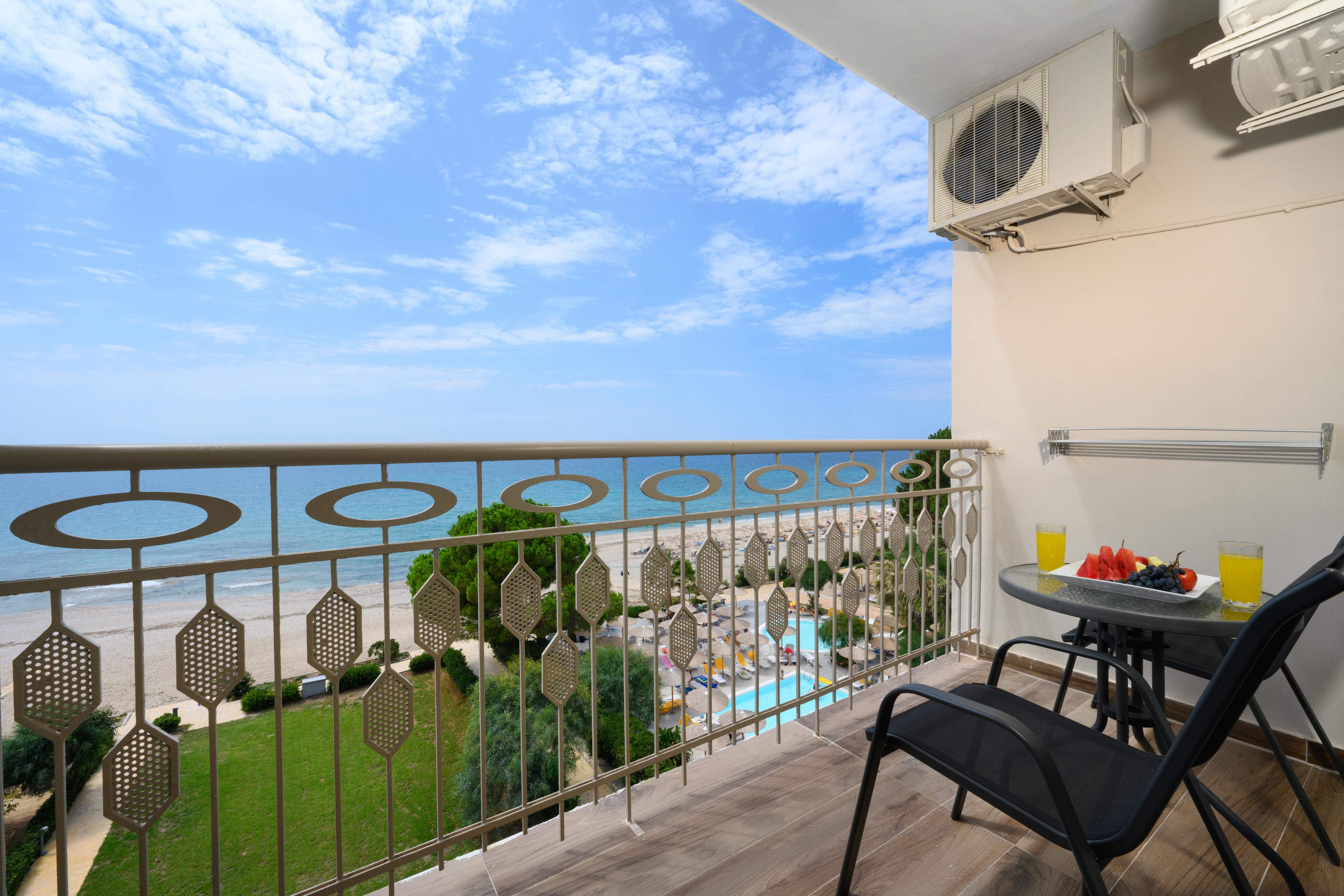 Hotel Ninos Grand Beach Resort