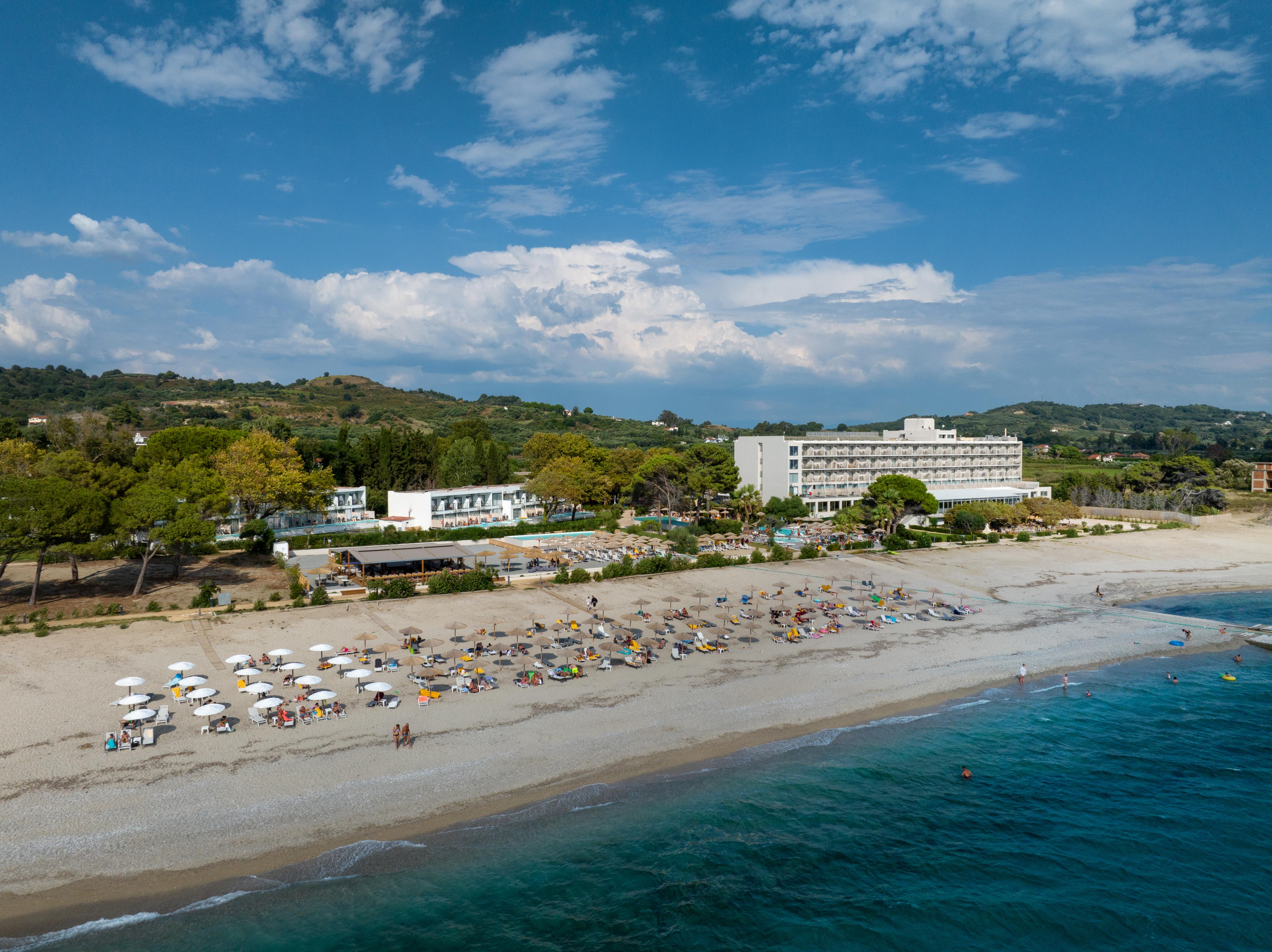 Hotel Ninos Grand Beach Resort