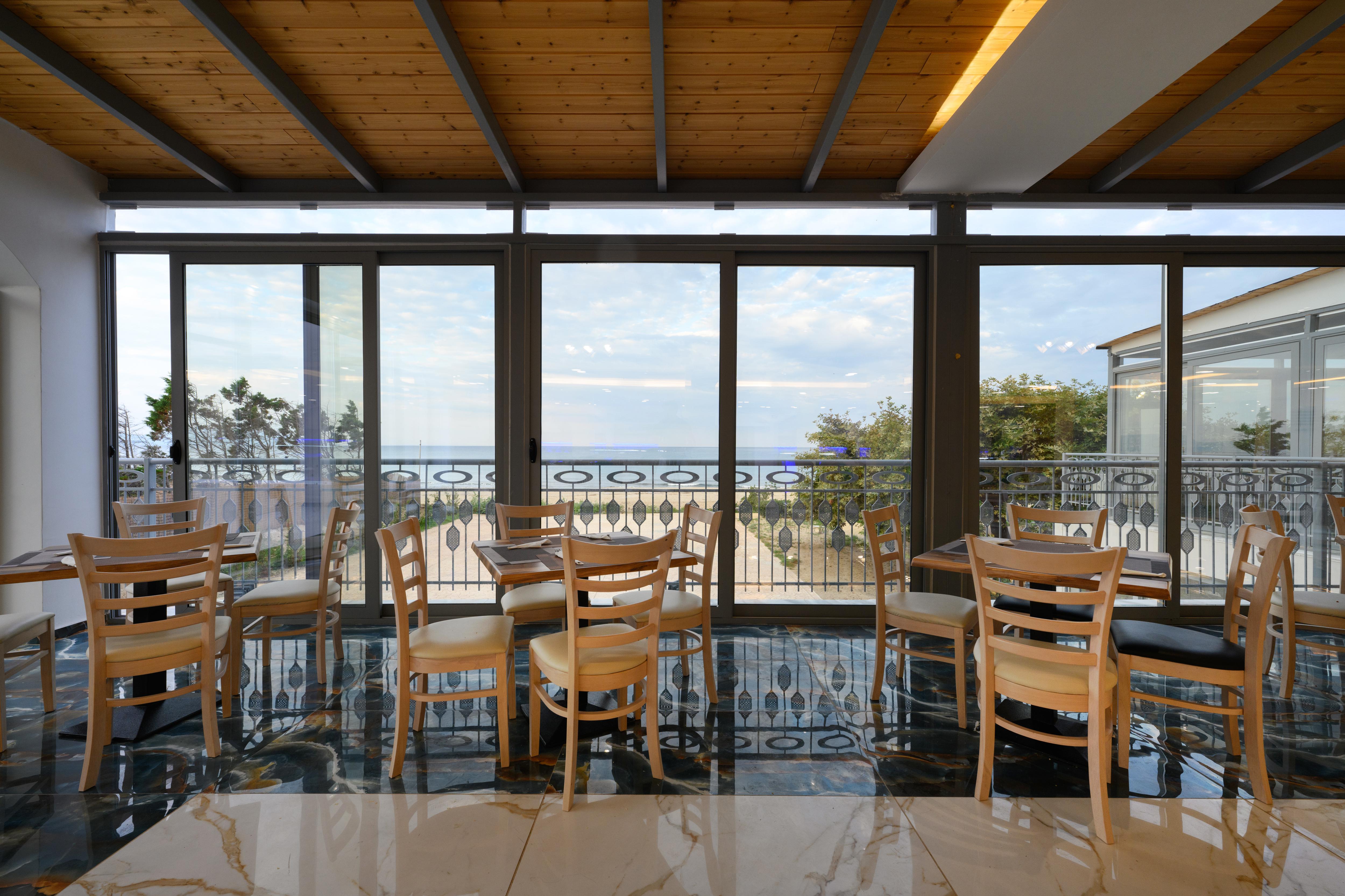 Hotel Ninos Grand Beach Resort