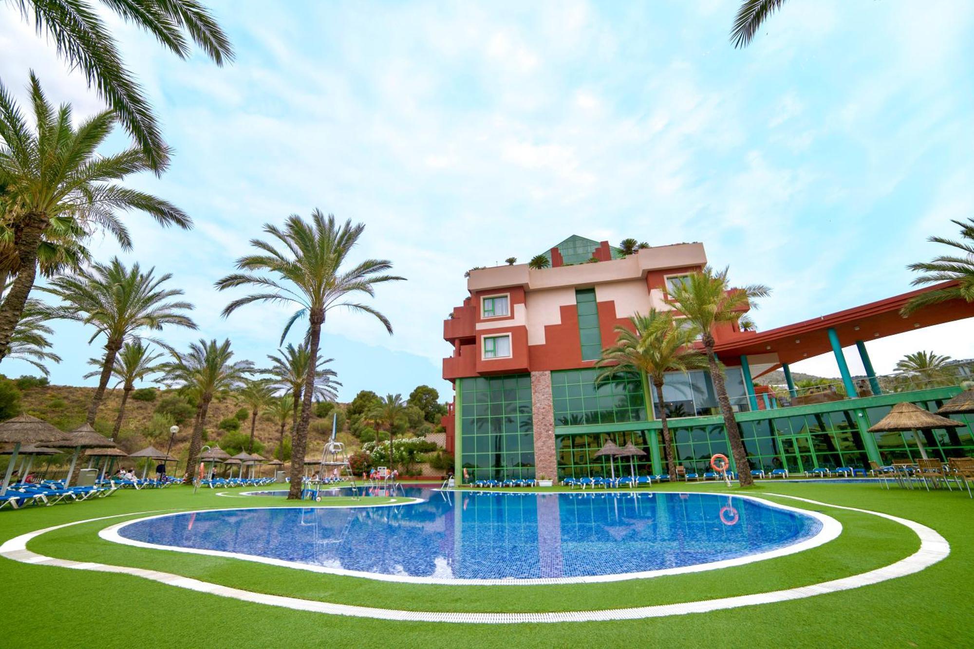 Holiday World Riwo Hotel