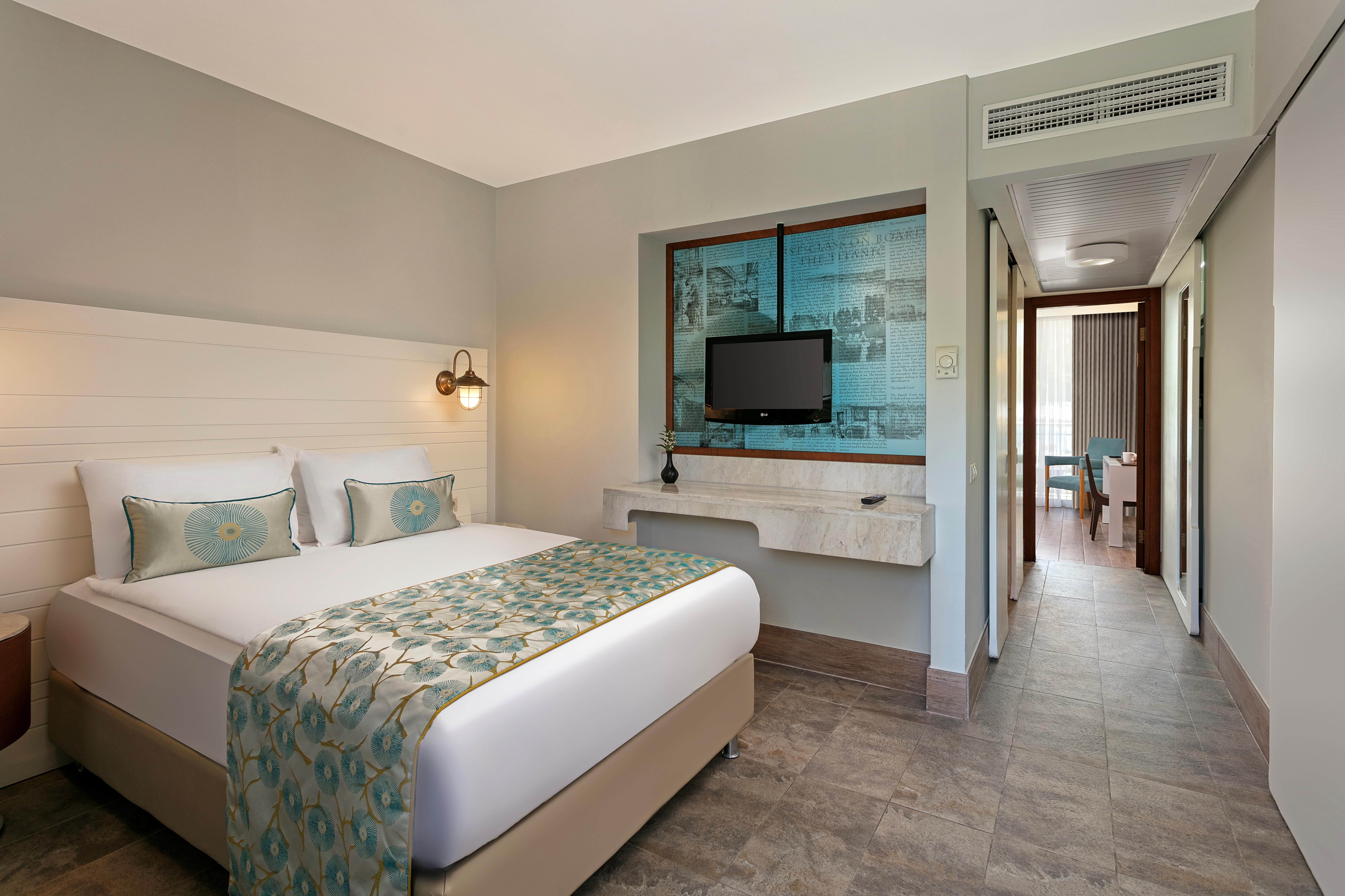 Hotel Titanic Deluxe Lara