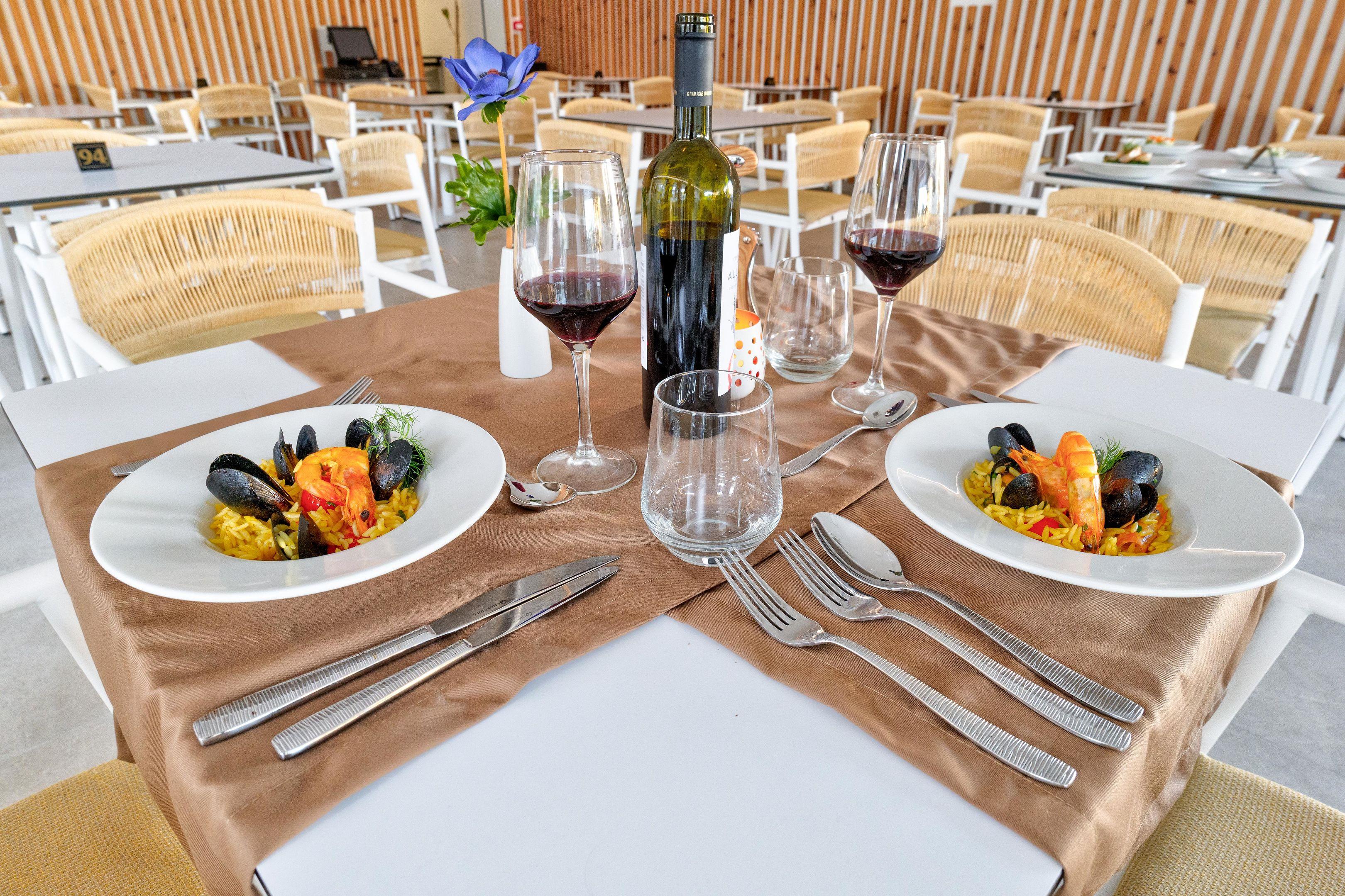 White Olive Elite Laganas