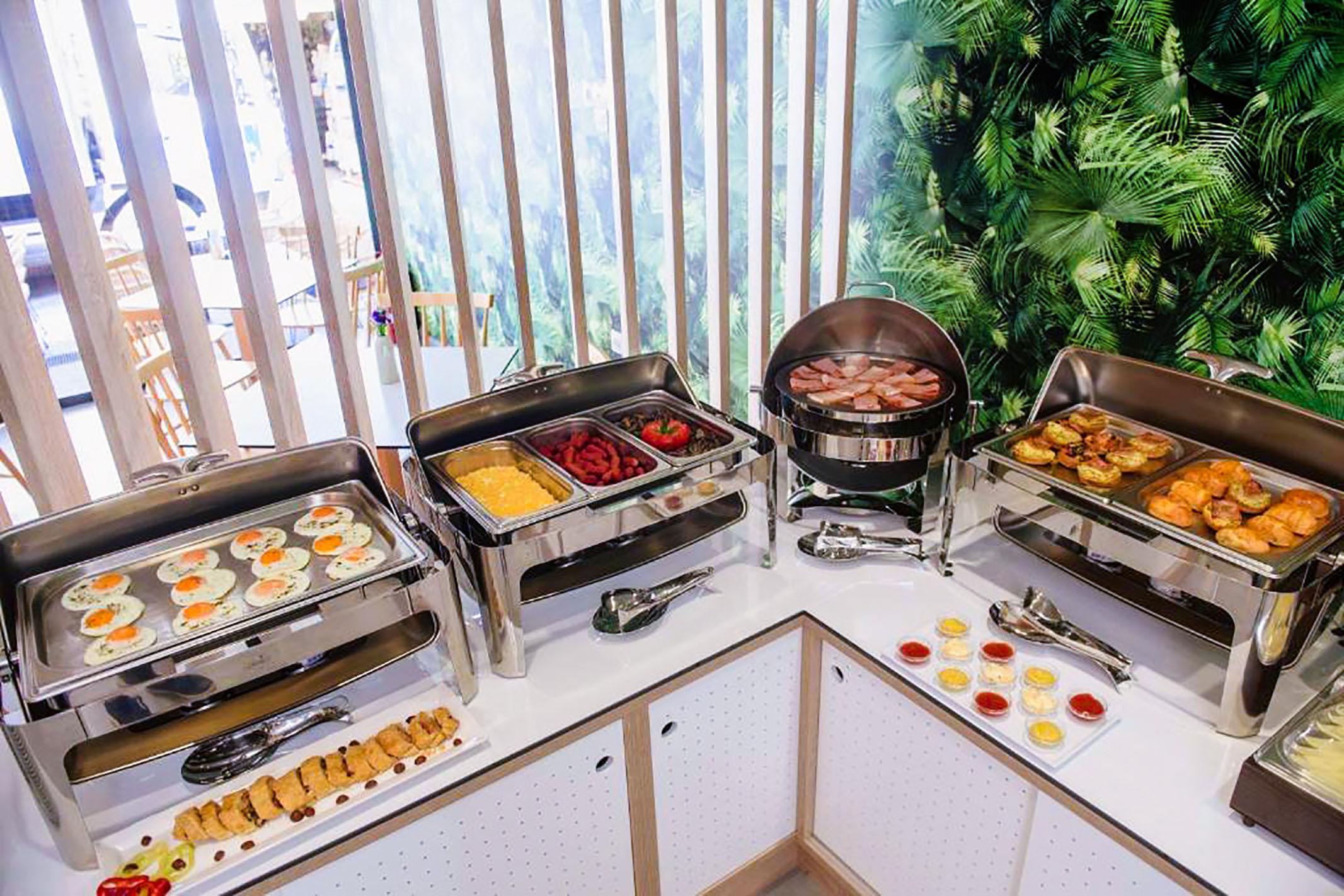 Aqua Beach Front Hotel