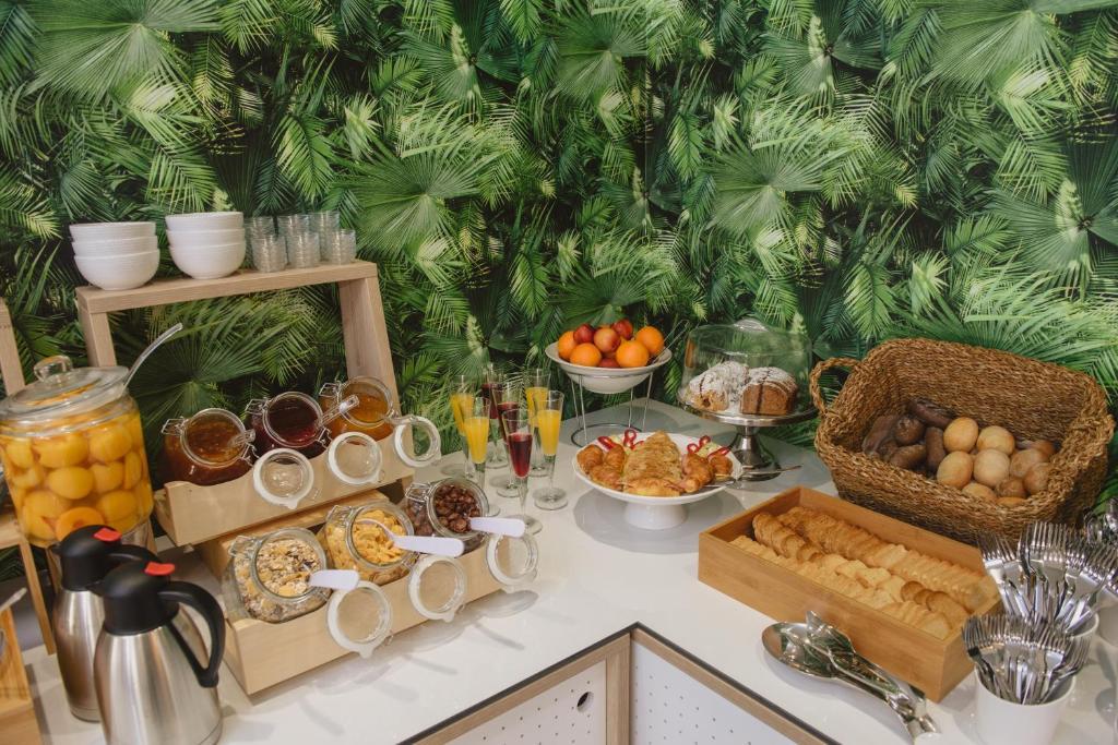 Aqua Beach Front Hotel