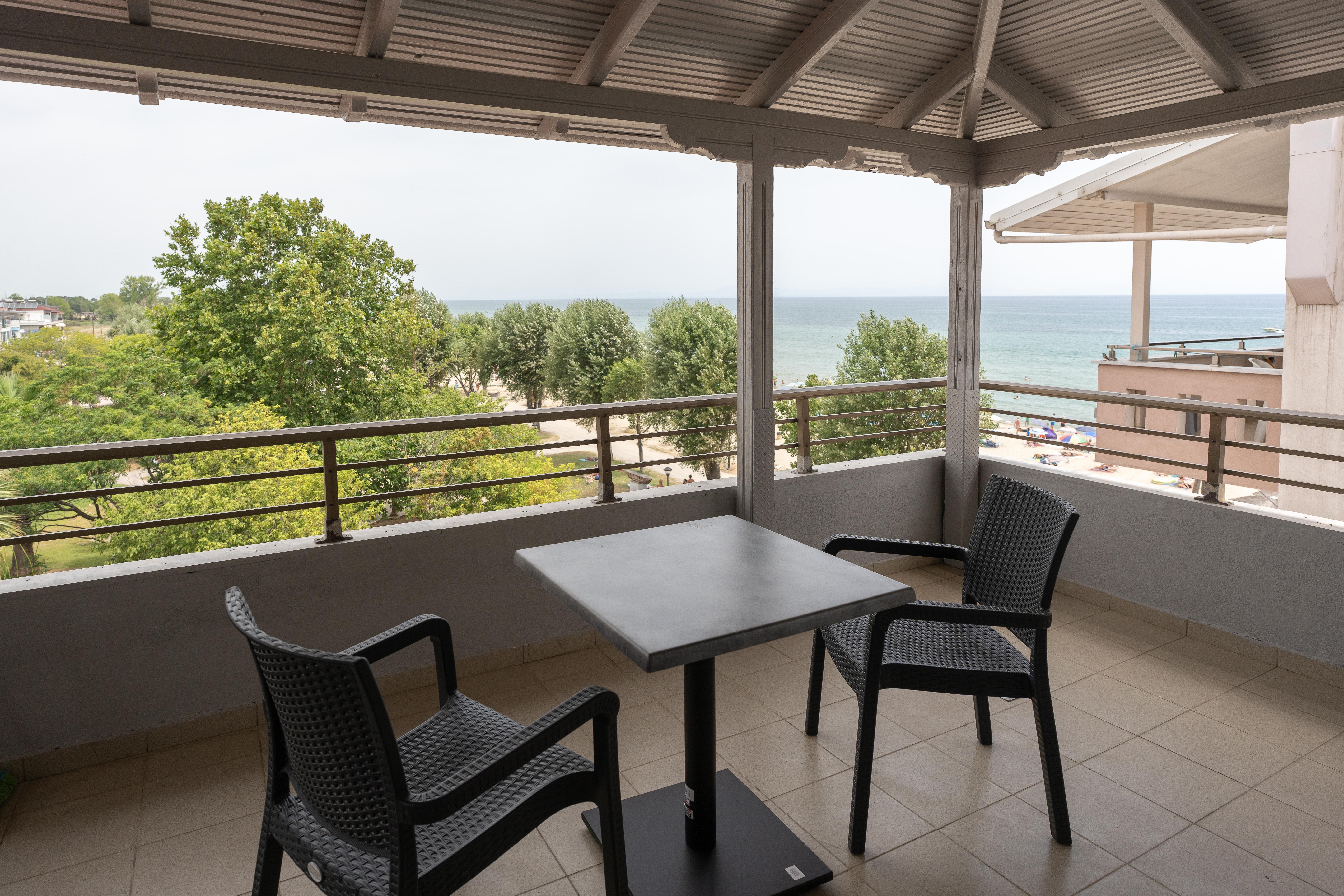 Aqua Beach Front Hotel