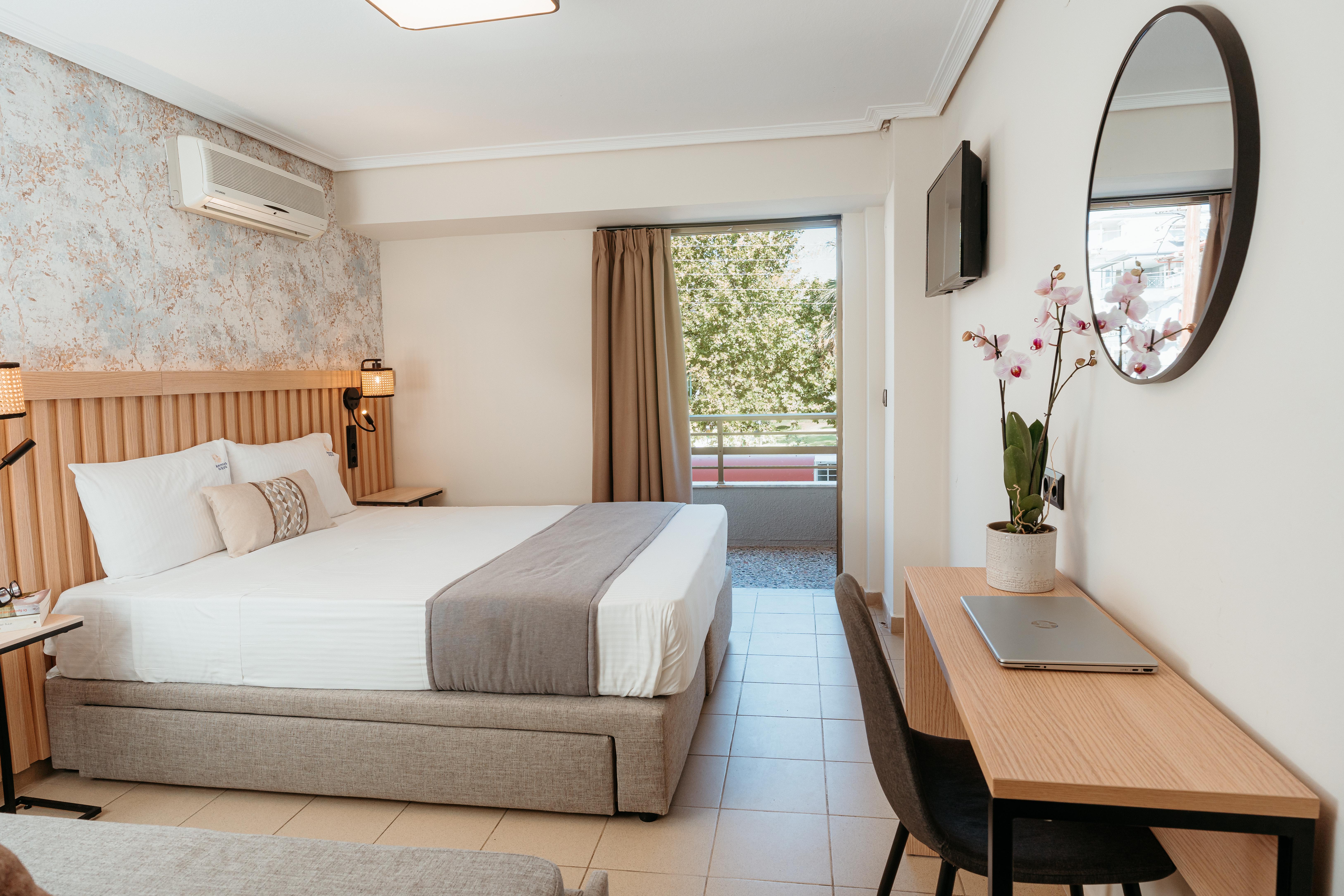 Aqua Beach Front Hotel