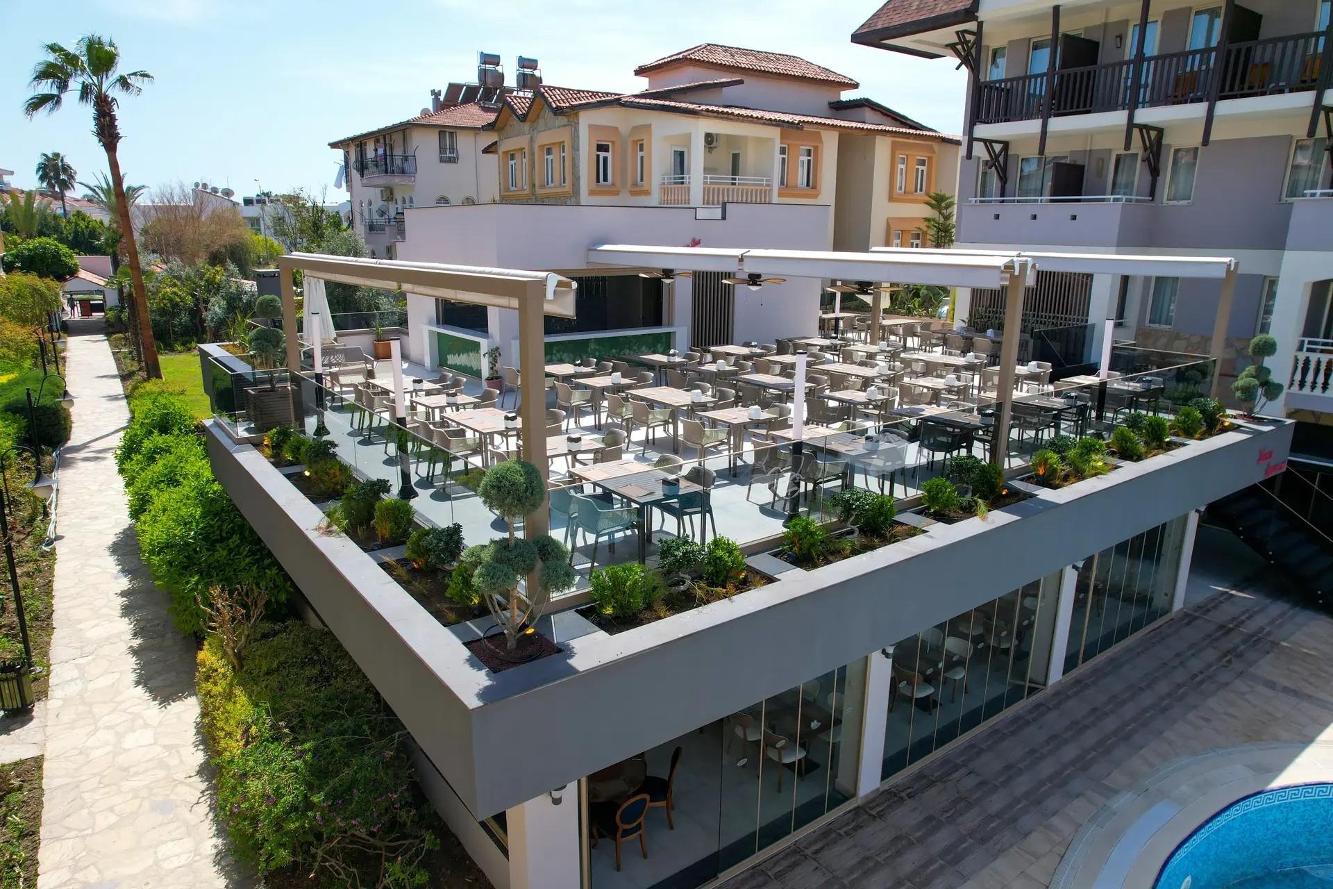 Hotel Side Village Family