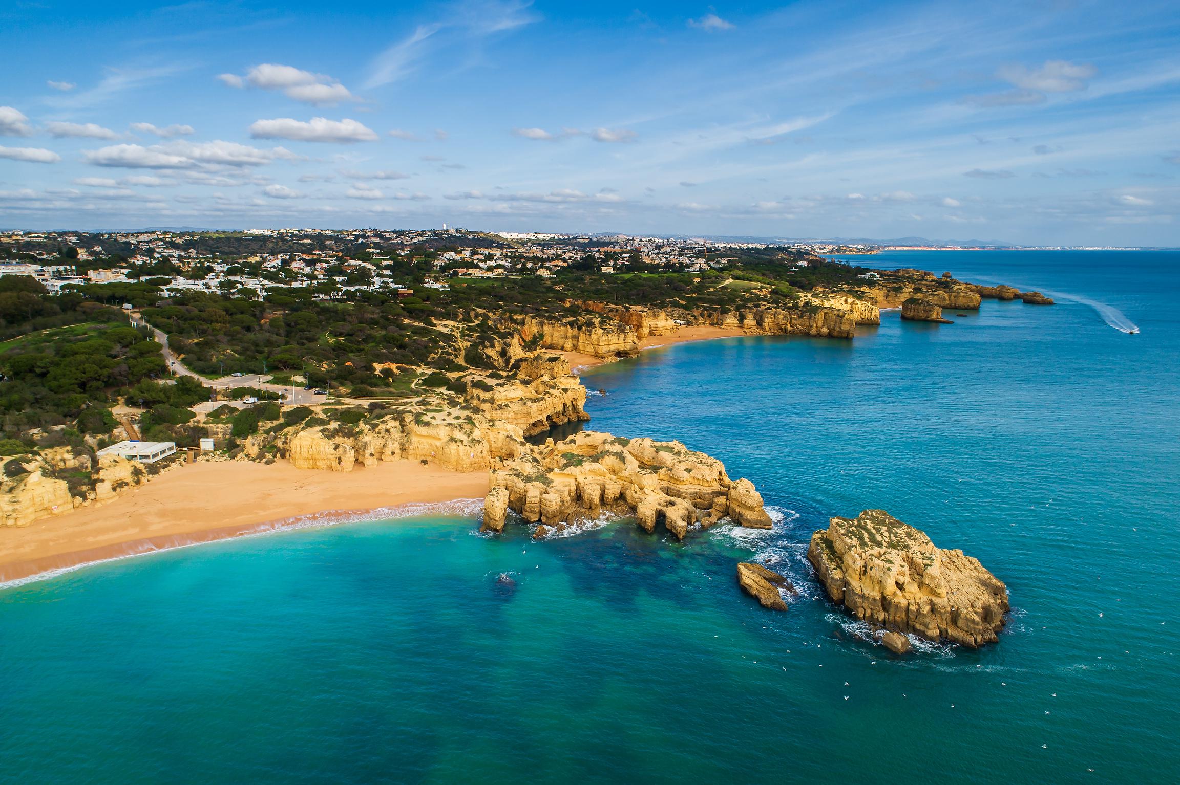 Castelo Suites Hotel