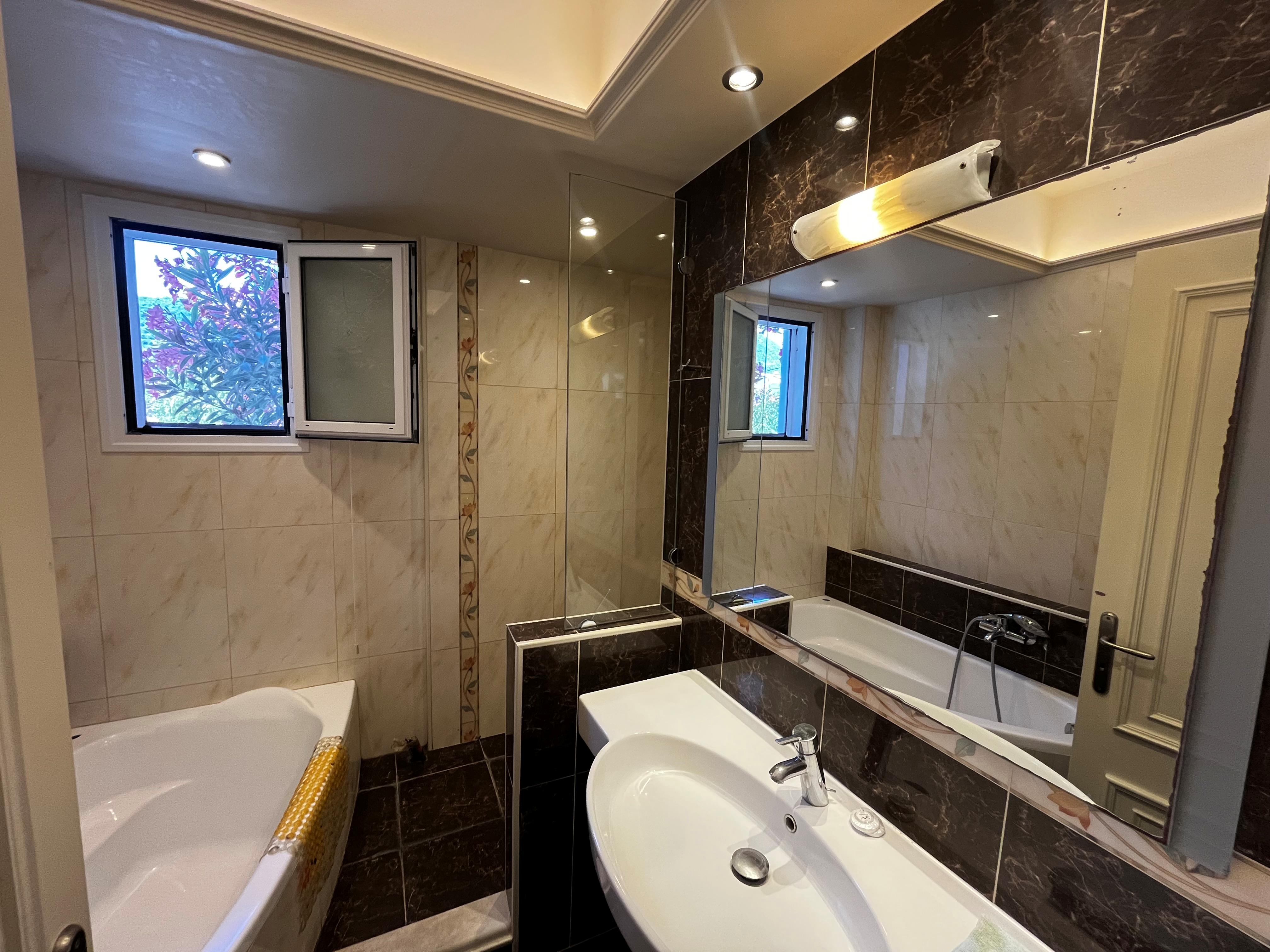 Athesis Hotel Apartments (voorheen Iris)