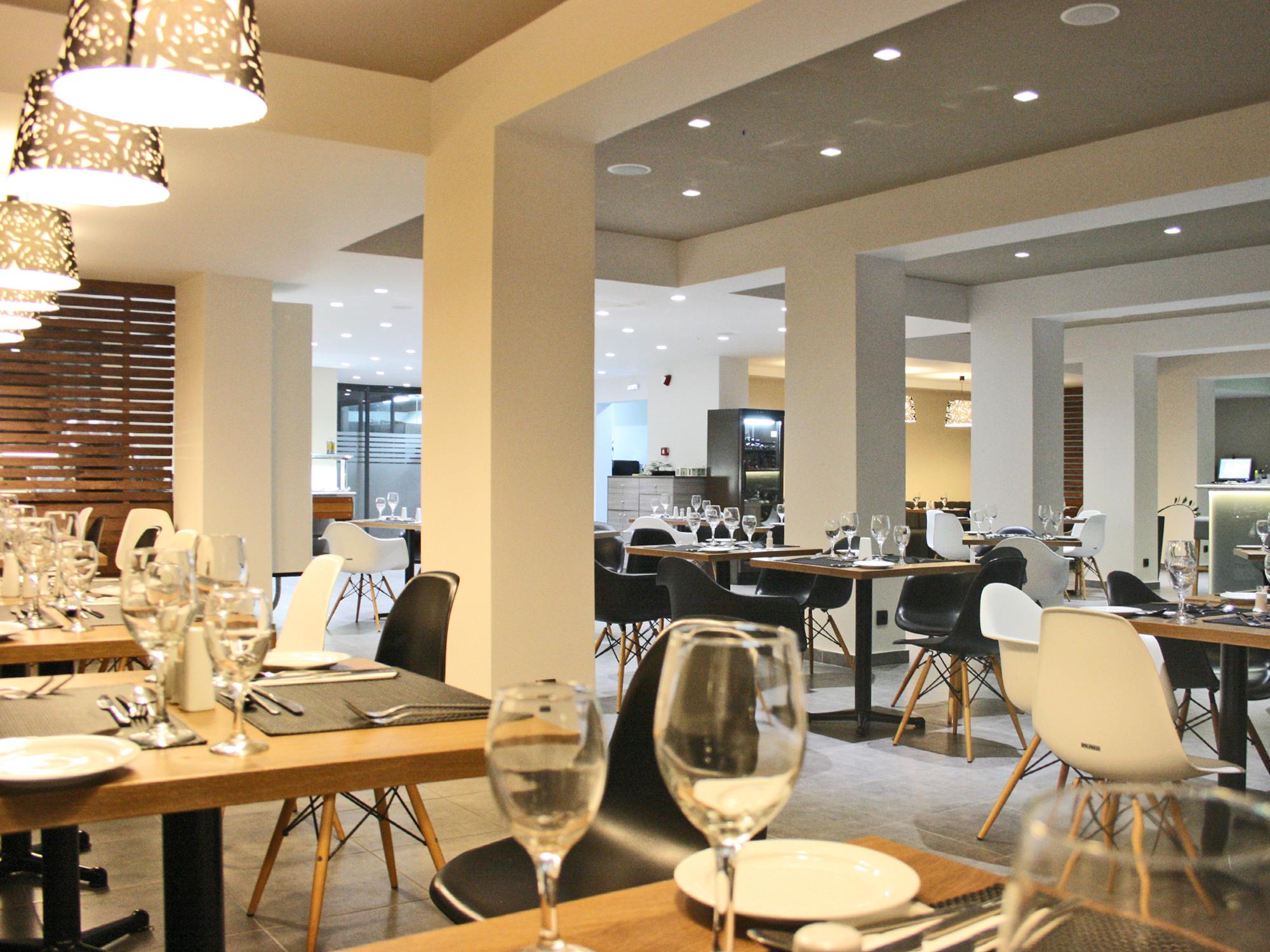 Amphitryon City Hotel