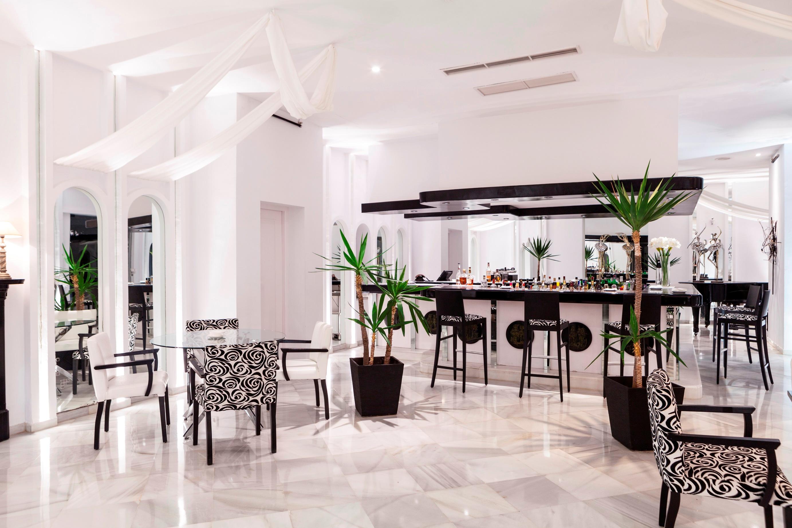 Aparthotel Albayzin del Mar