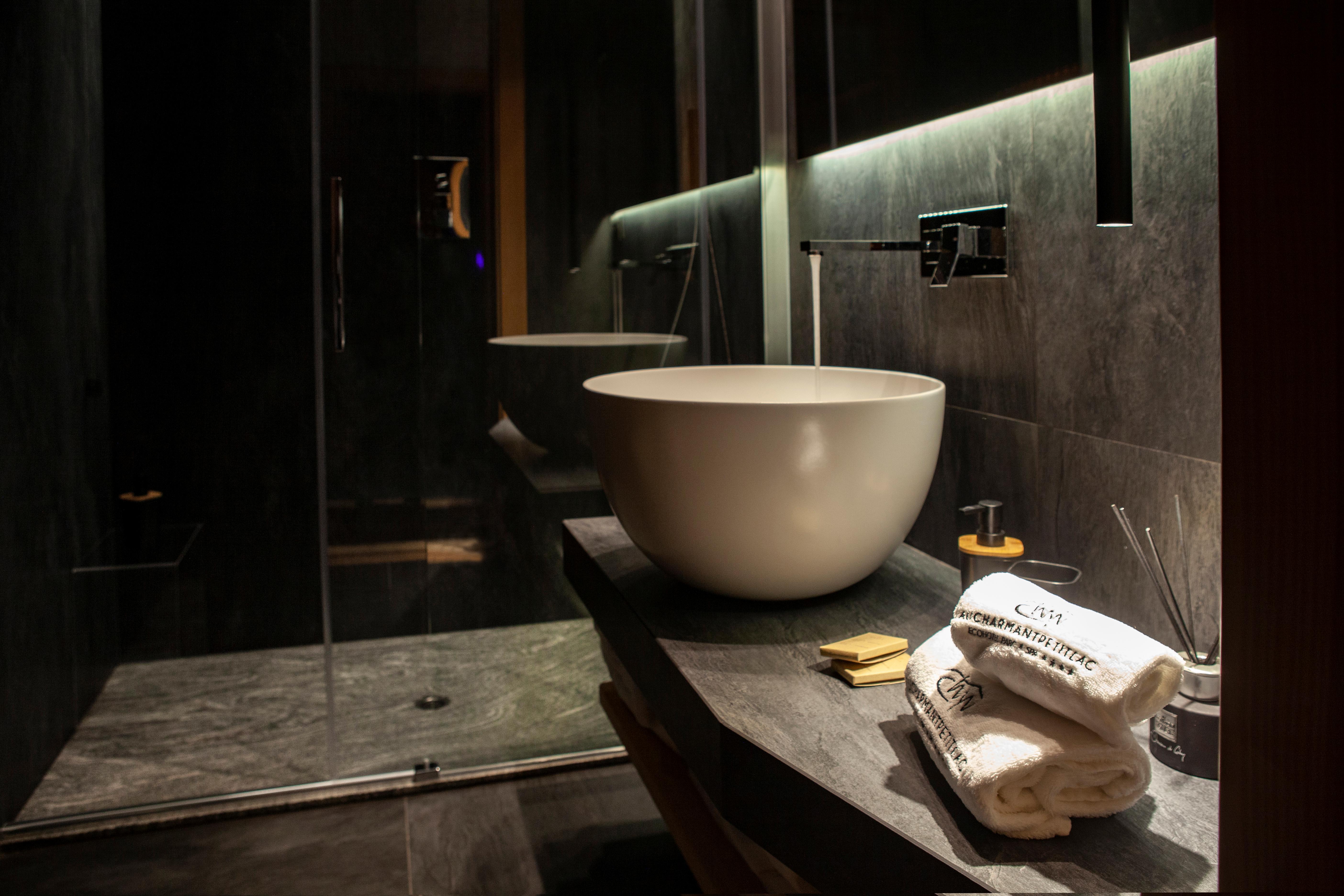 Au Charmant Petit Lac Spa & Park Hotel