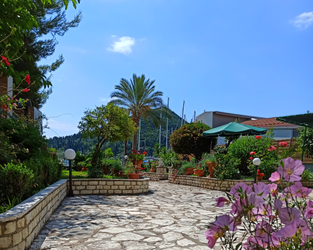 Captain's Seafront Apartments