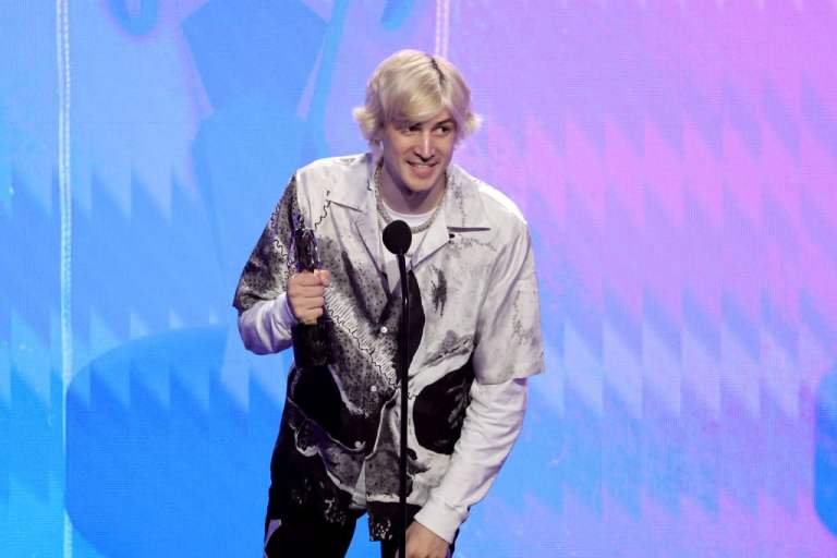 xQc Net Worth (Money & Salary) xQc Net Worth (Money & Salary)