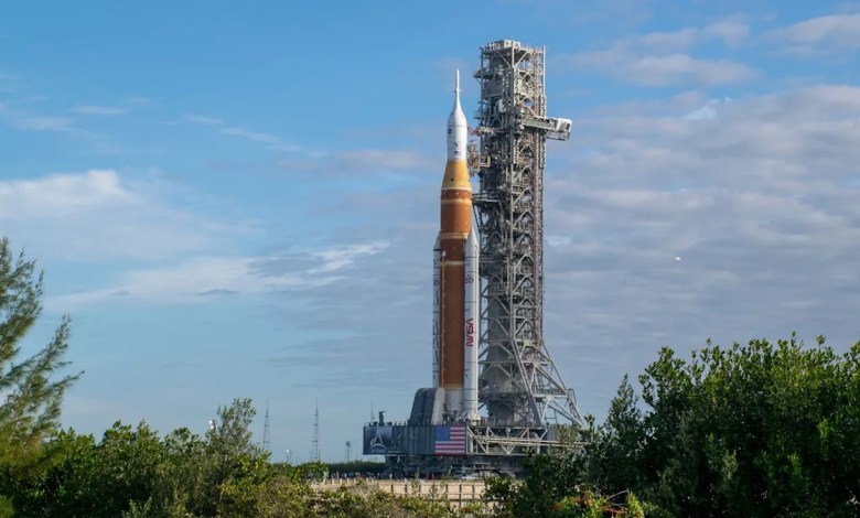 NASA rolls Artemis 2 moon rocket to launch pad NASA rolls Artemis 2 moon rocket to launch pad