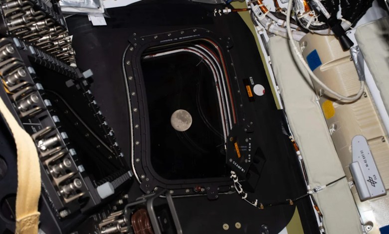 Artemis II astronauts race to set a new distance record from Earth and behold the moon’s far side Artemis II astronauts race to set a new distance record from Earth and behold the moon’s far side
