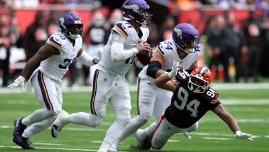 Carson Wentz leaves Week 5 with left shoulder injury, questionable to return Carson Wentz leaves Week 5 with left shoulder injury, questionable to return