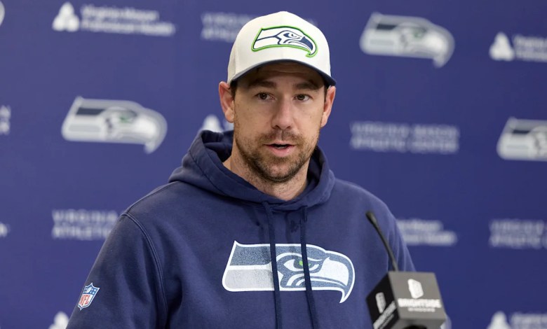 Raiders reportedly finalizing deal to hire Seahawks offensive coordinator Klint Kubiak as next head coach Raiders reportedly finalizing deal to hire Seahawks offensive coordinator Klint Kubiak as next head coach