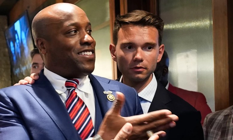 Top Hunt aide charged taxpayers ,000 in hotel expenses Top Hunt aide charged taxpayers ,000 in hotel expenses