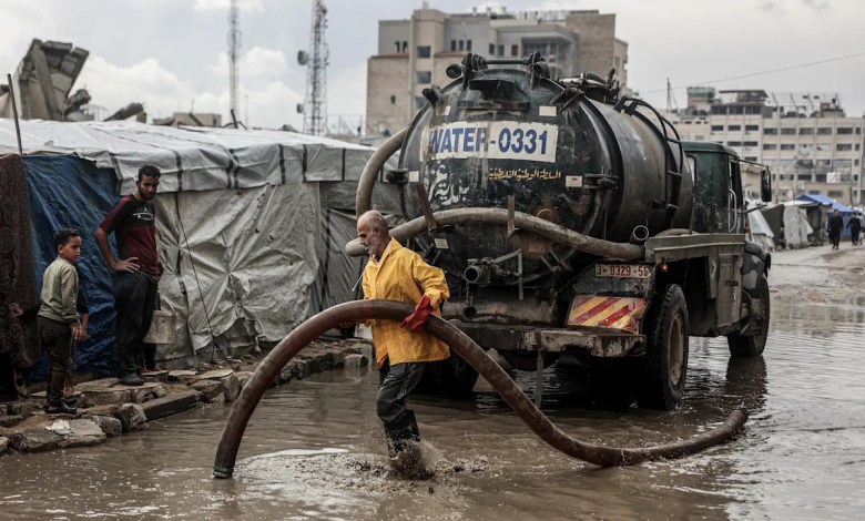 Displaced Palestinian families suffer as heavy rains flood Gaza tent camps Displaced Palestinian families suffer as heavy rains flood Gaza tent camps