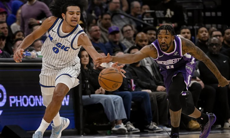 Magic use 3-point flurry to hand the Kings their franchise-record 15th straight loss Magic use 3-point flurry to hand the Kings their franchise-record 15th straight loss